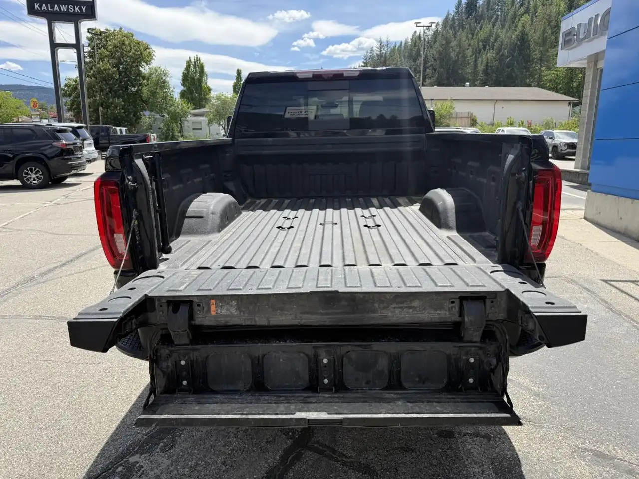 GMC Sierra 3500HD снимка GMC Sierra 3500HD