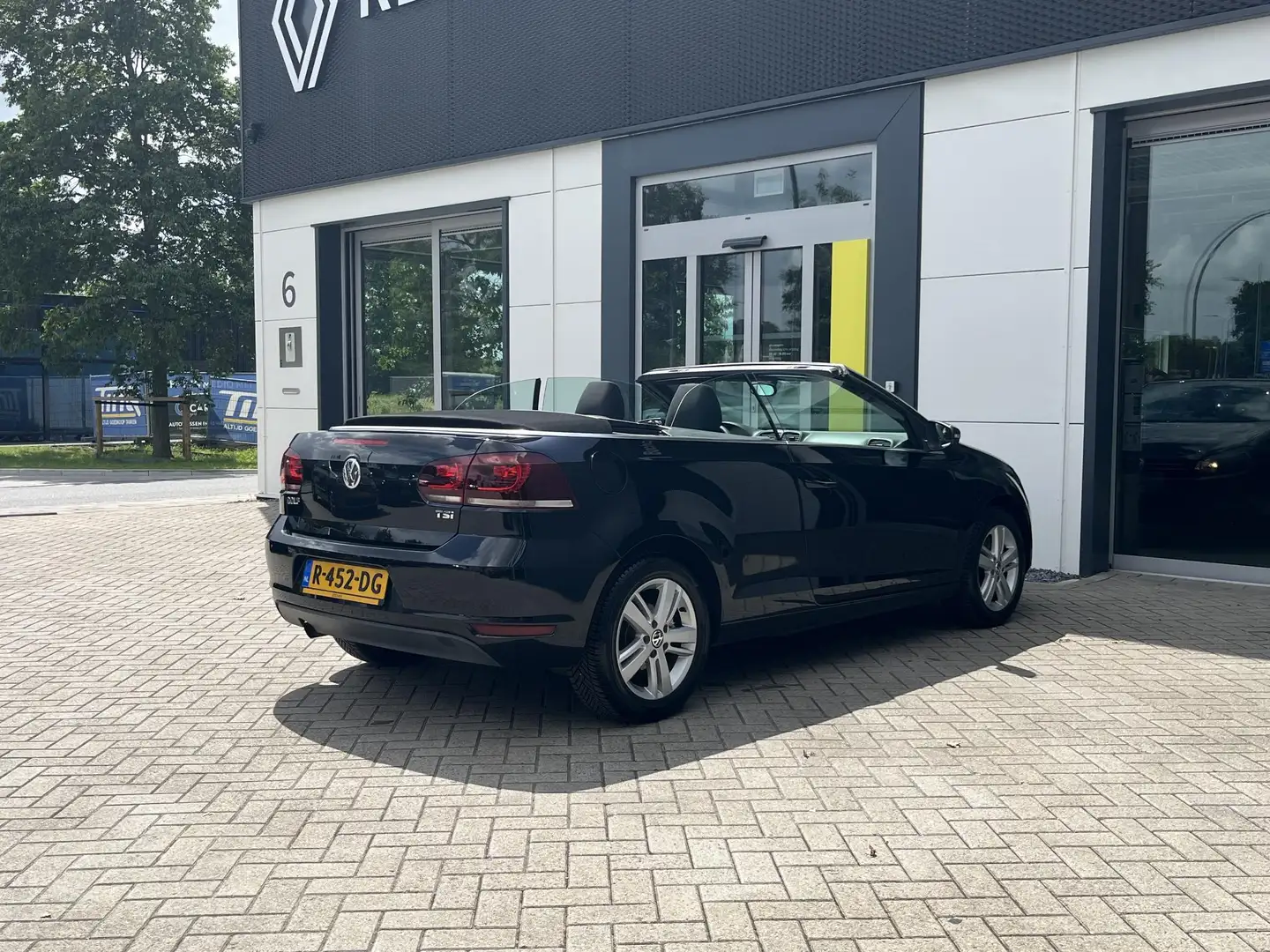 Volkswagen Golf Cabriolet 1.2 TSI BlueMotion Zwart - 2