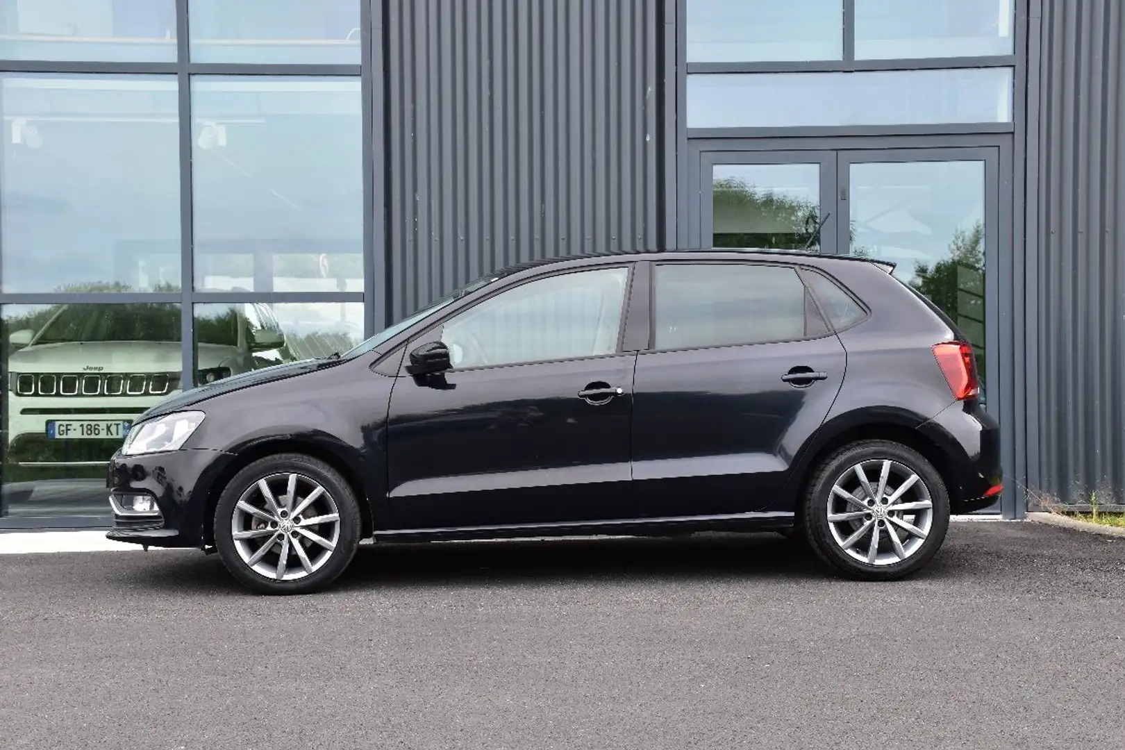 Volkswagen Polo V (2) 1.0 75 CONFORTLINE 5P Noir - 2