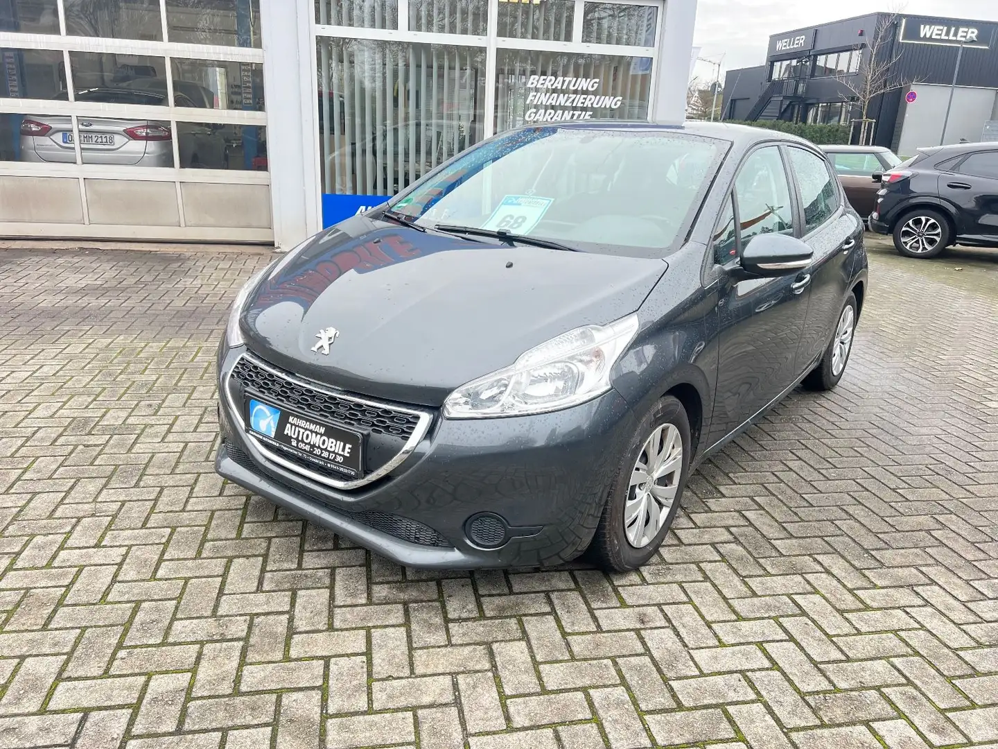Peugeot 208 1.2 Allure PureTech 82 Grau - 2