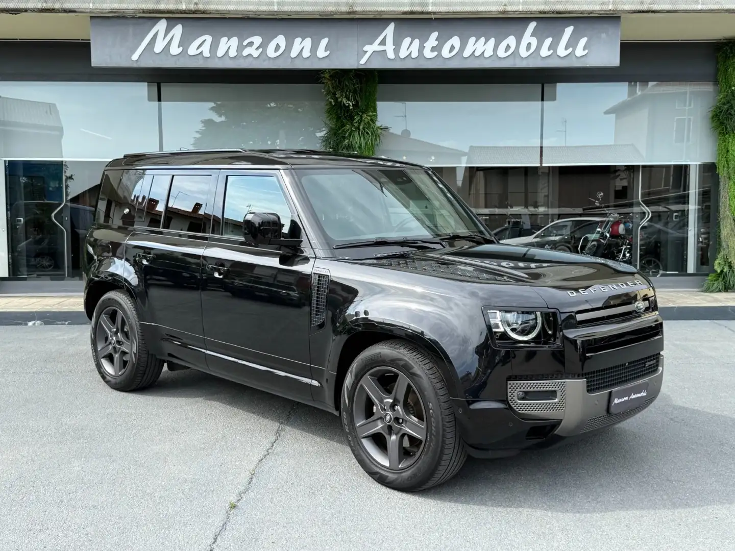 Land Rover Defender 110 3.0D I6 250 CV AWD Auto X-Dynamic SE BLACK PAC Noir - 1