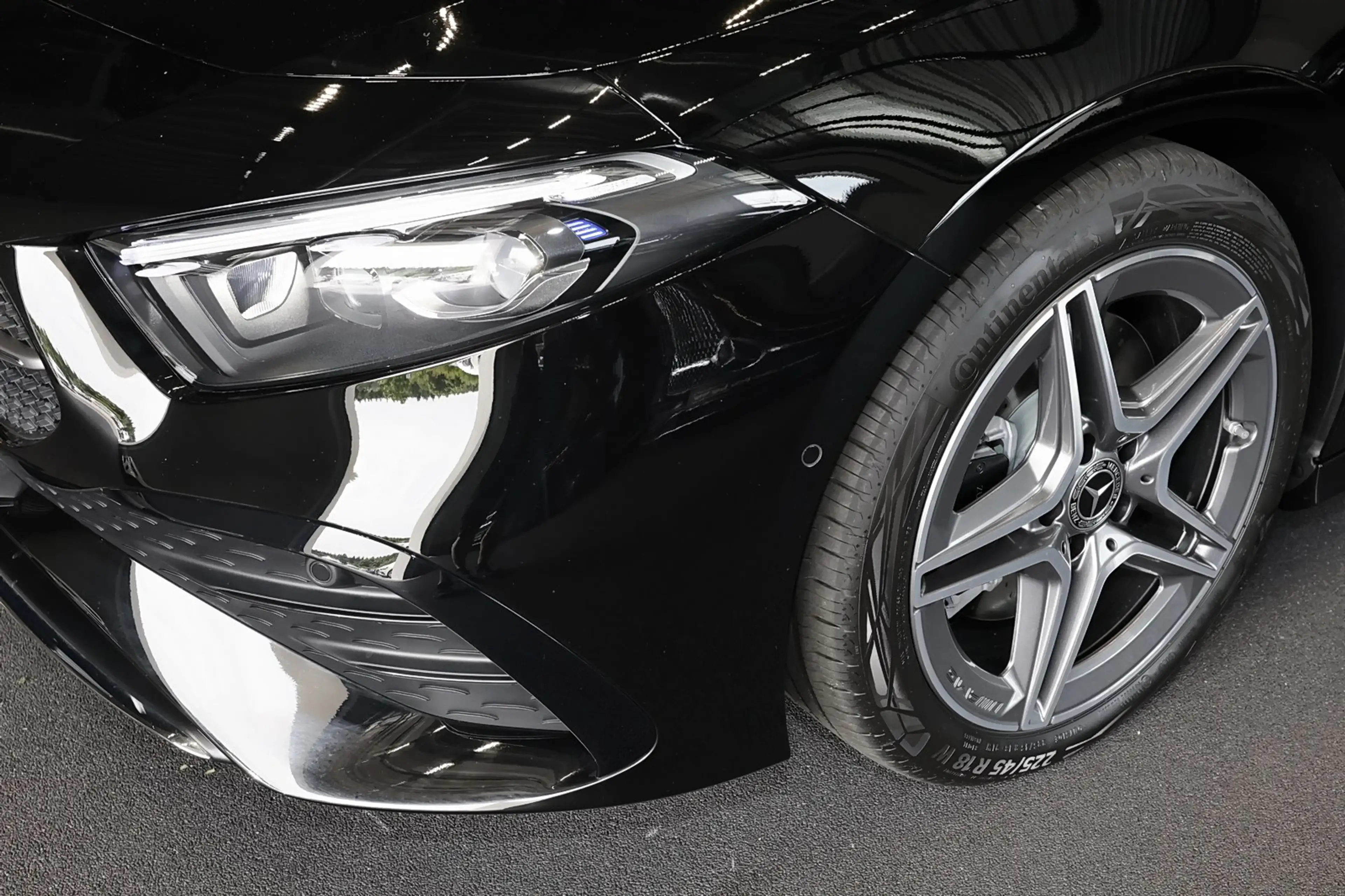 Mercedes-Benz A 220 4M AMG MBUX+360°+M-LED+DIstro+Totwink+18 — photo 3