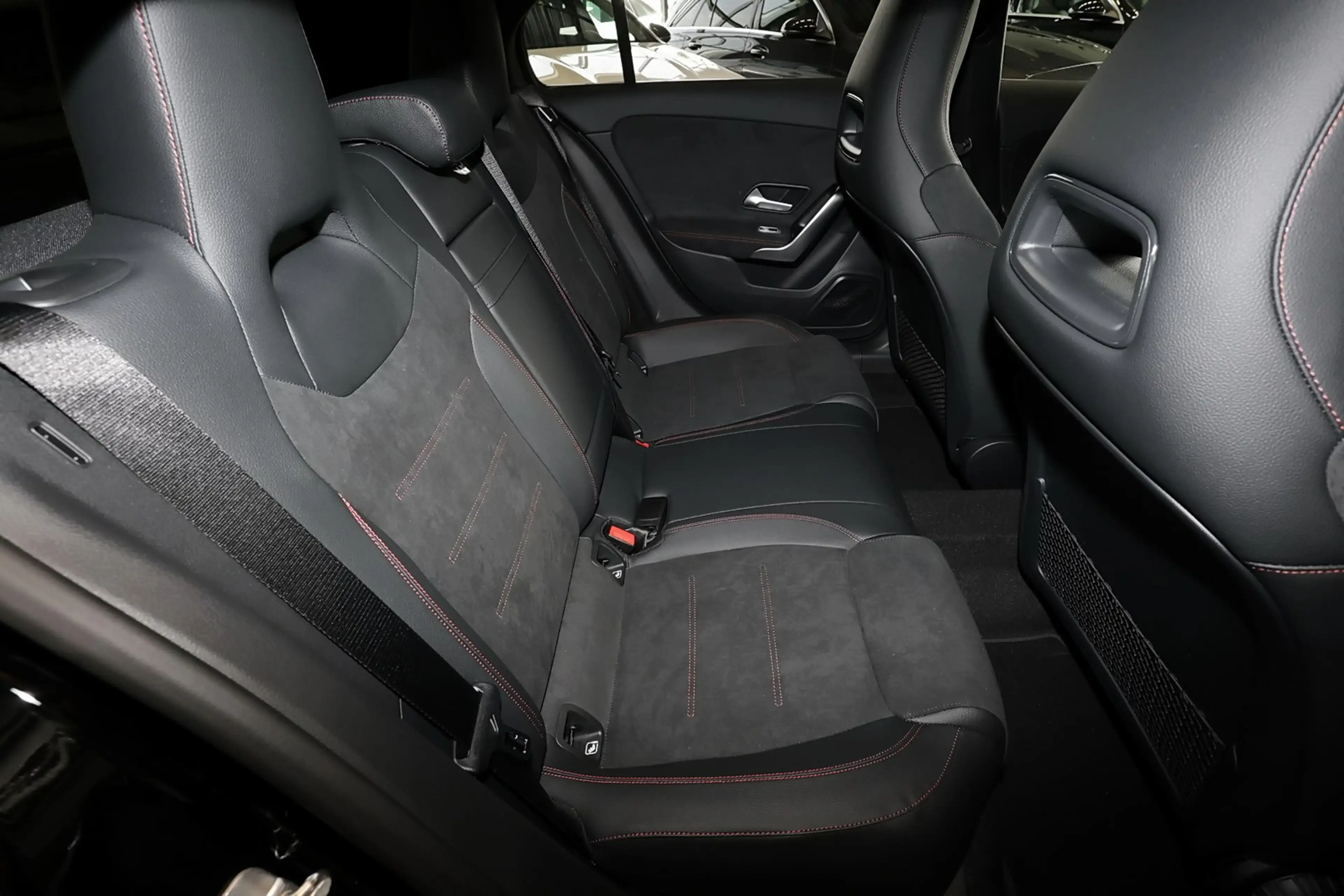 Mercedes-Benz A 220 4M AMG MBUX+360°+M-LED+DIstro+Totwink+18 — photo 6