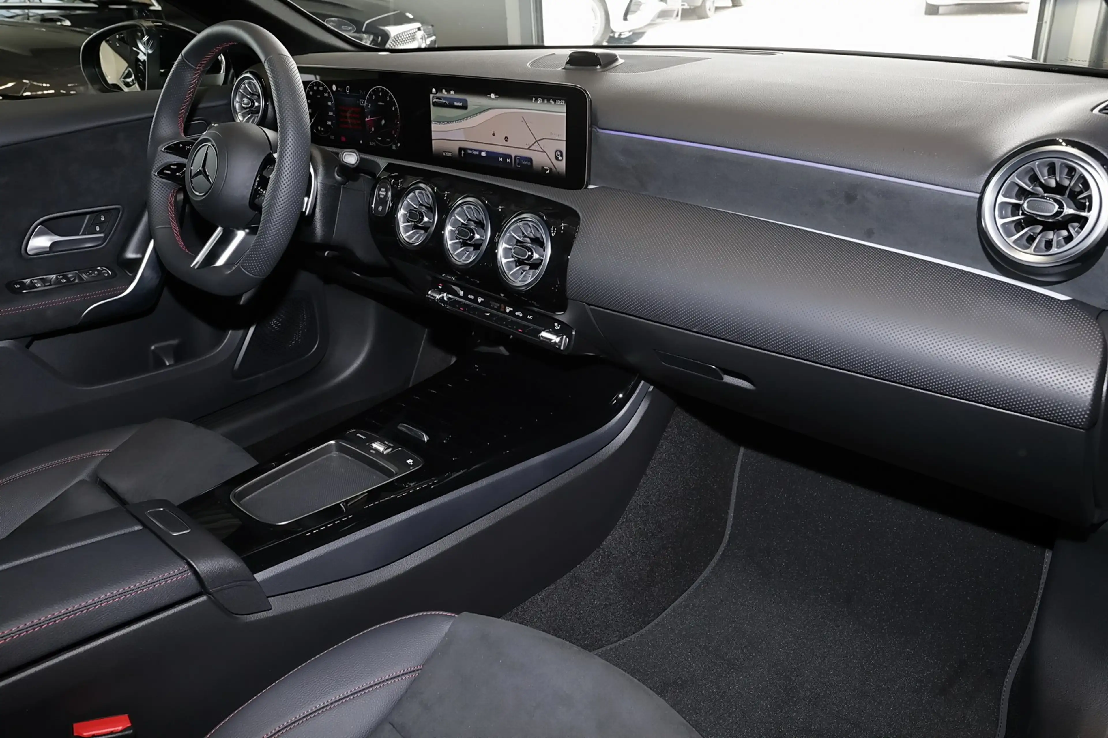 Mercedes-Benz A 220 4M AMG MBUX+360°+M-LED+DIstro+Totwink+18 — photo 7
