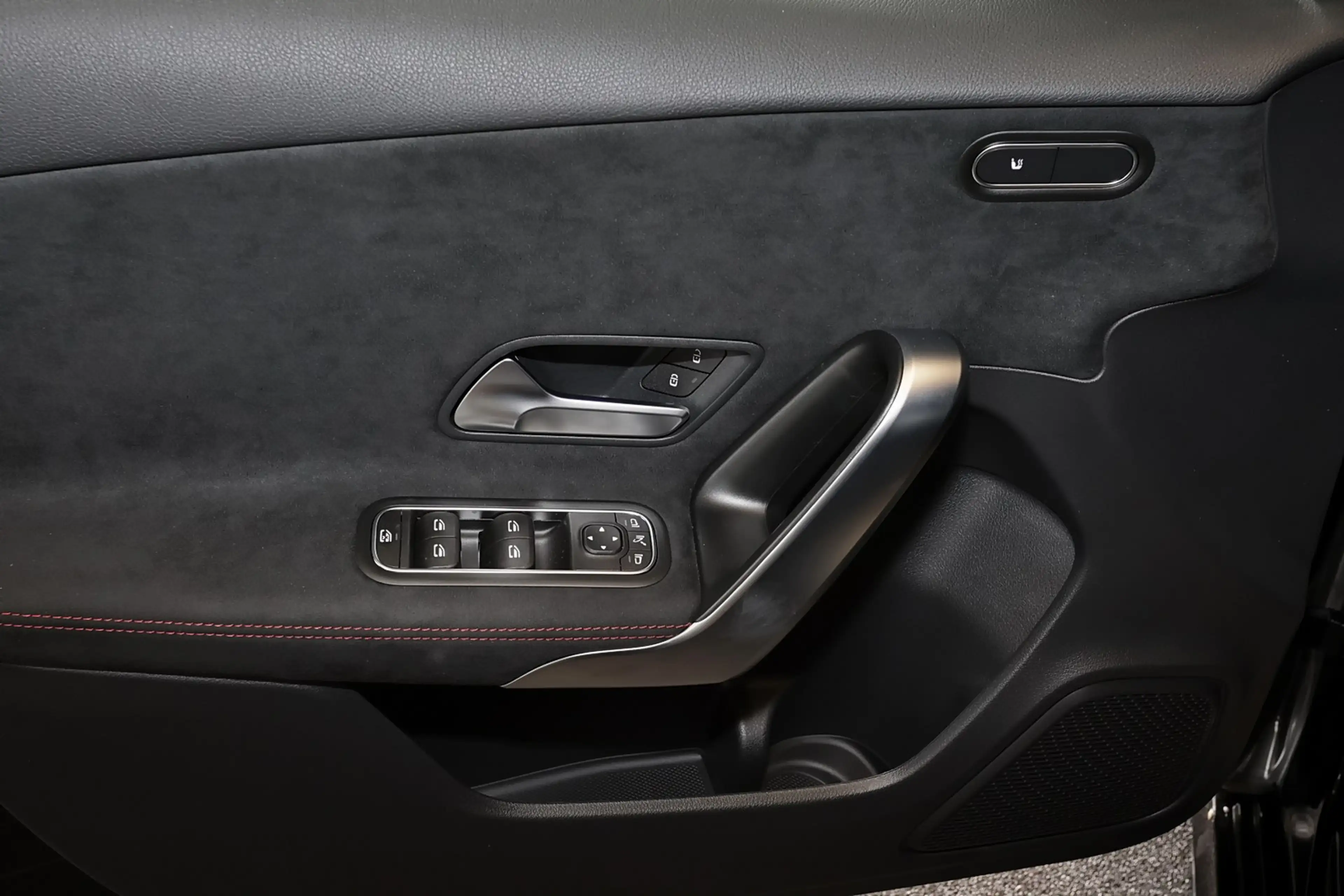 Mercedes-Benz A 220 4M AMG MBUX+360°+M-LED+DIstro+Totwink+18 — photo 11