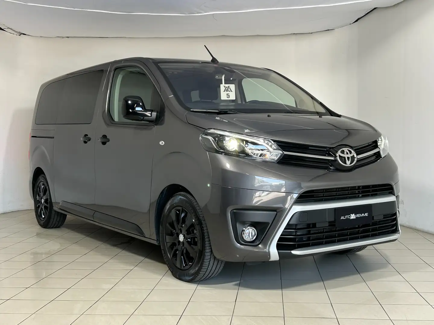 Toyota Proace City verso Black Edition 8 posti Gris - 2