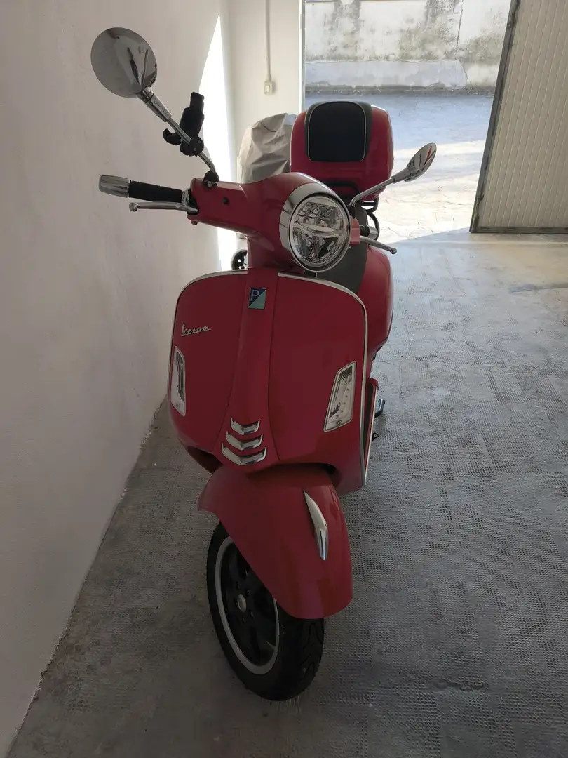 Vespa GTS Super Tech 300 Rouge - 1