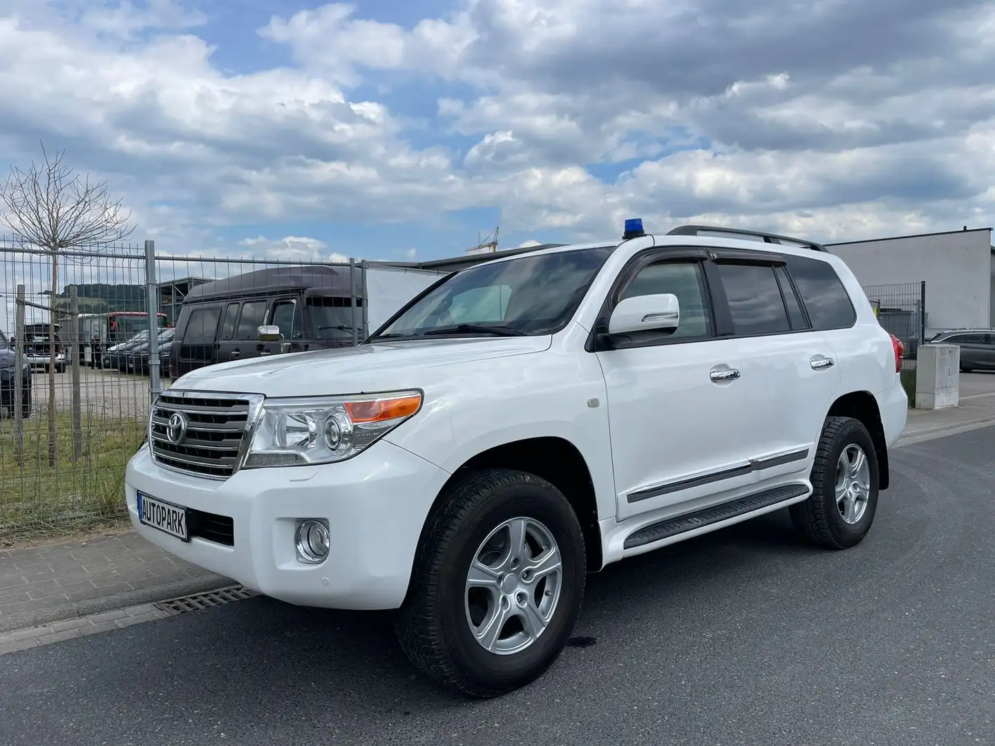 Toyota Land Cruiser 4,5 V8*J200*GEPANZERT*B6/VR7*BLINDA Blanco - 1