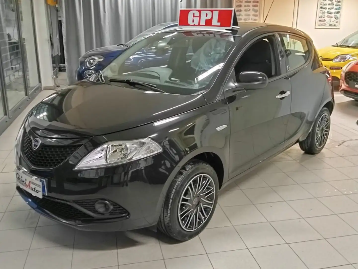 Lancia Ypsilon 1.2 69 CV 5 porte GPL Ecochic Gold uniproprietario Noir - 1