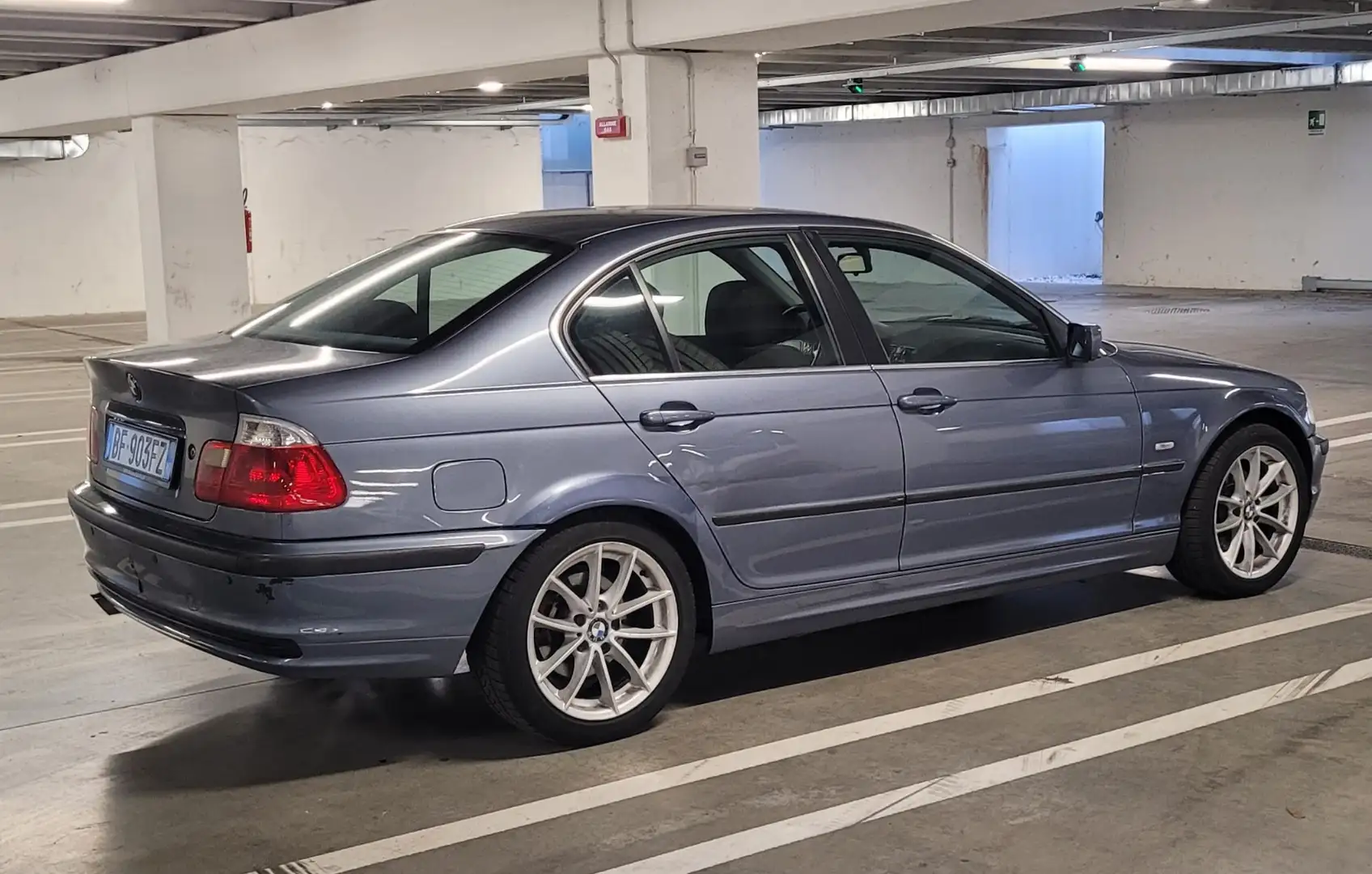 BMW 328 328i - 2