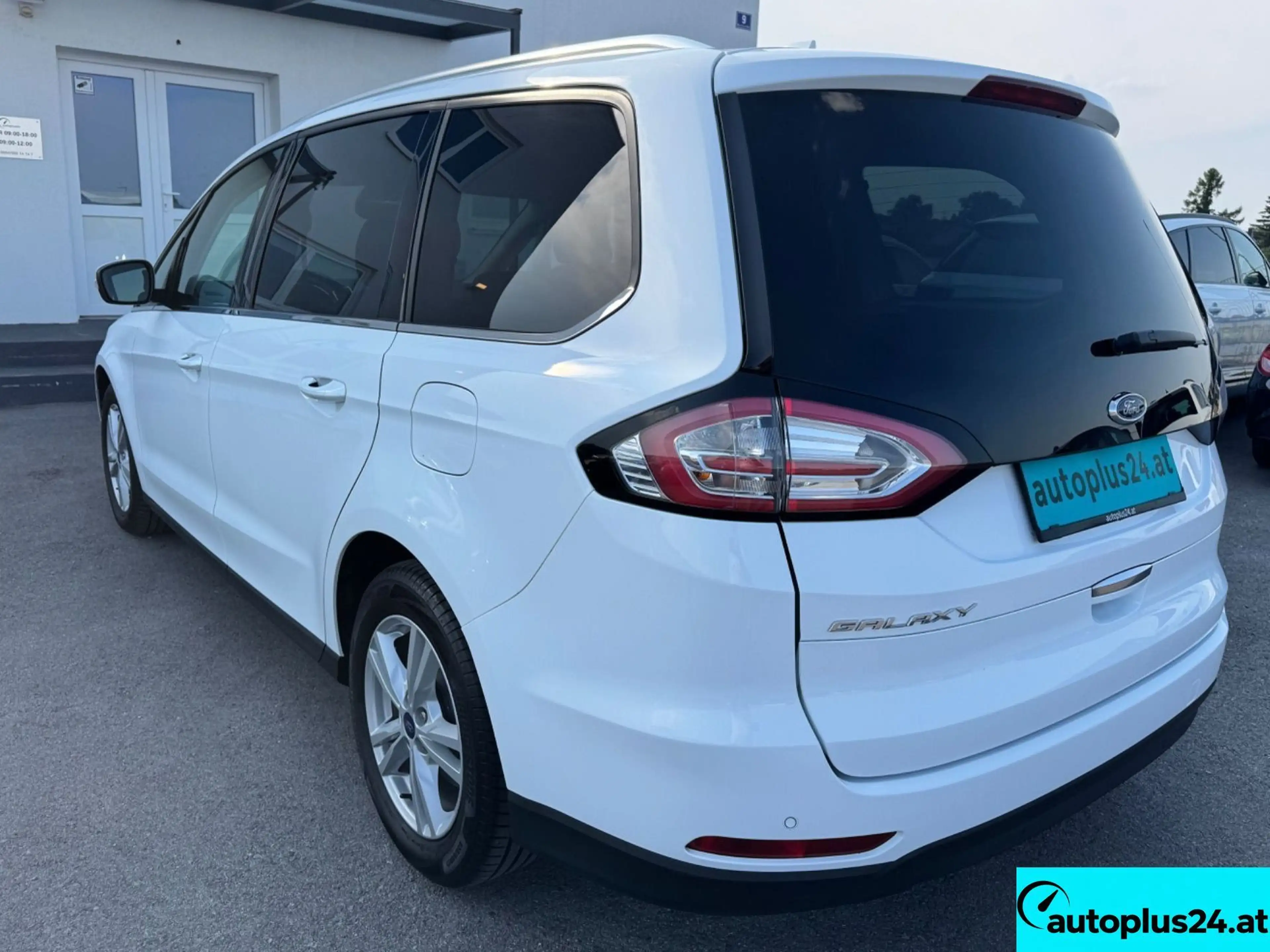 Ford Galaxy 2,0 EcoBlue SCR Titanium — photo 4