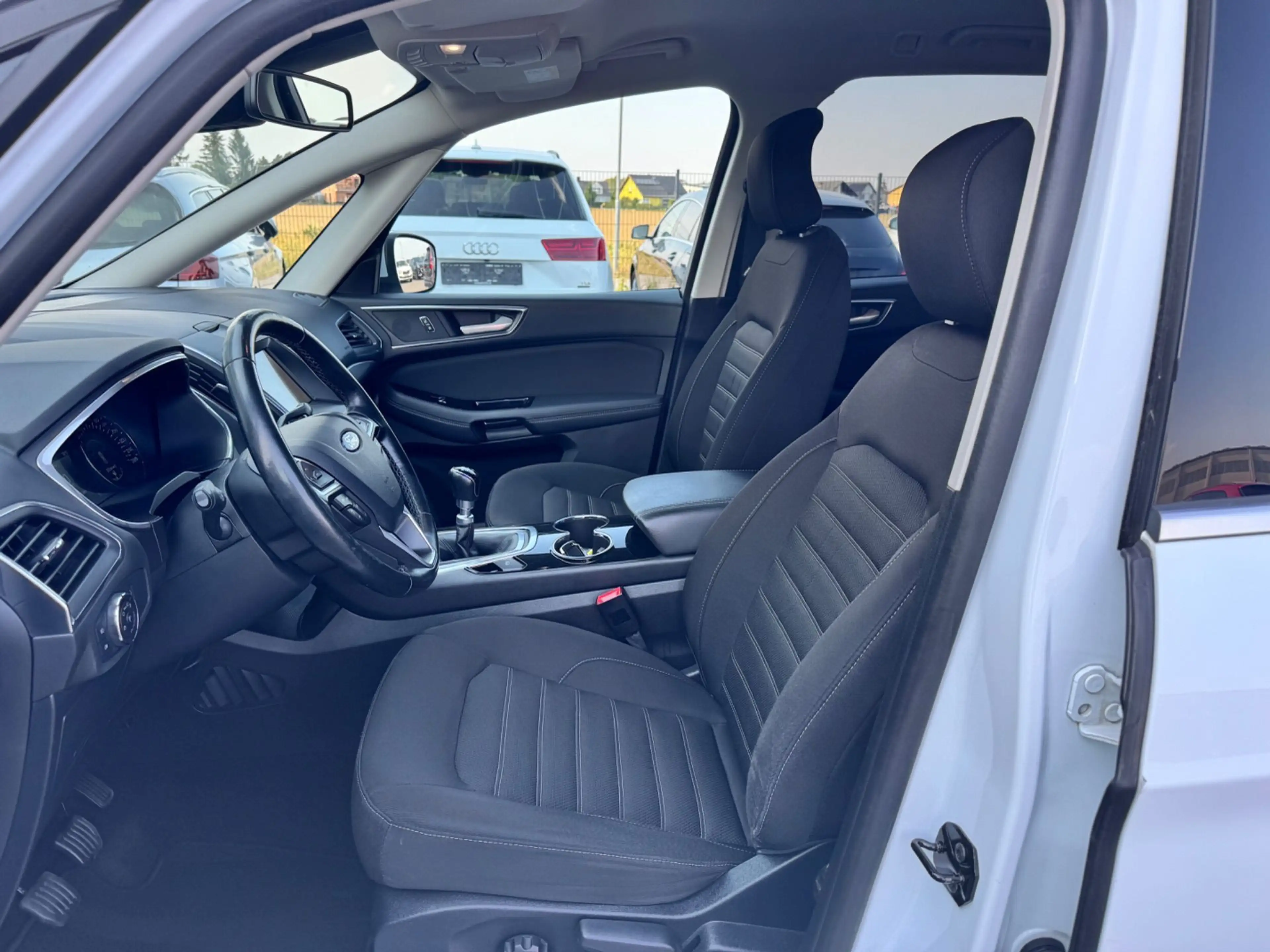 Ford Galaxy 2,0 EcoBlue SCR Titanium — photo 9