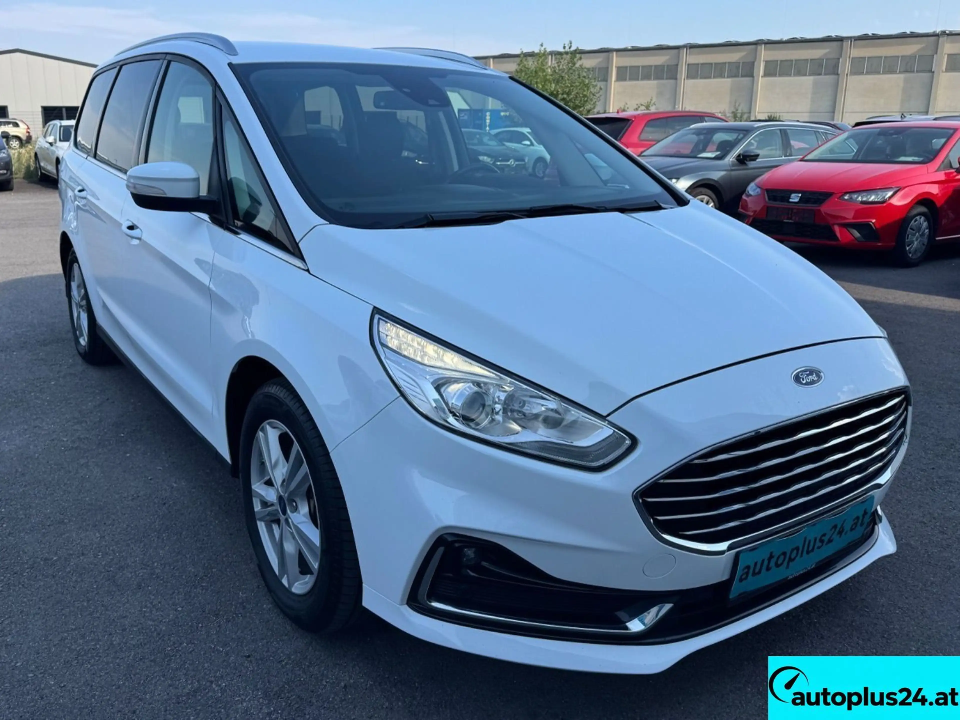Ford Galaxy 2,0 EcoBlue SCR Titanium — photo 3