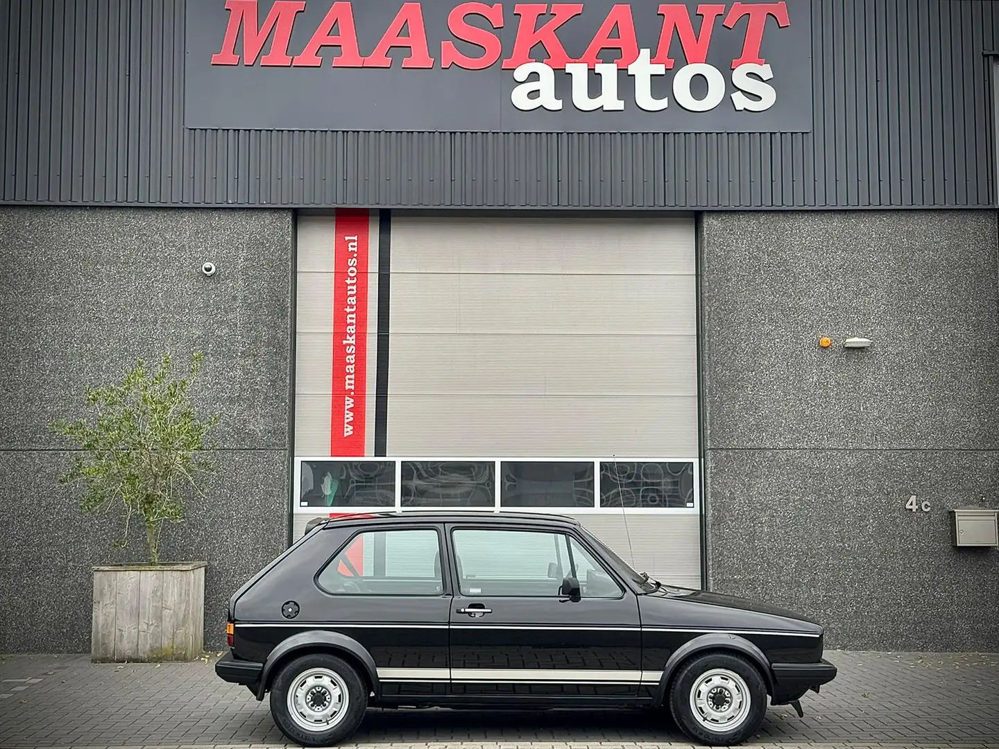 Volkswagen Golf GTI 1.6 / MK1 / 5-bak / 1981 / Unique condition / COLL Zwart - 1