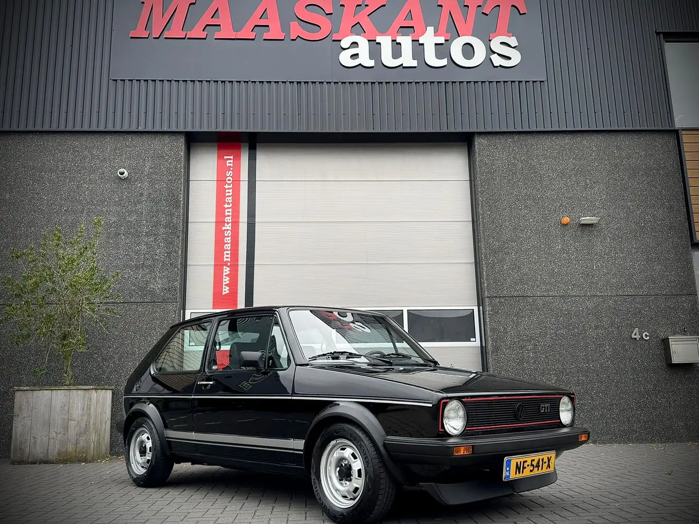 Volkswagen Golf GTI 1.6 / MK1 / 5-bak / 1981 / Unique condition / COLL Zwart - 2