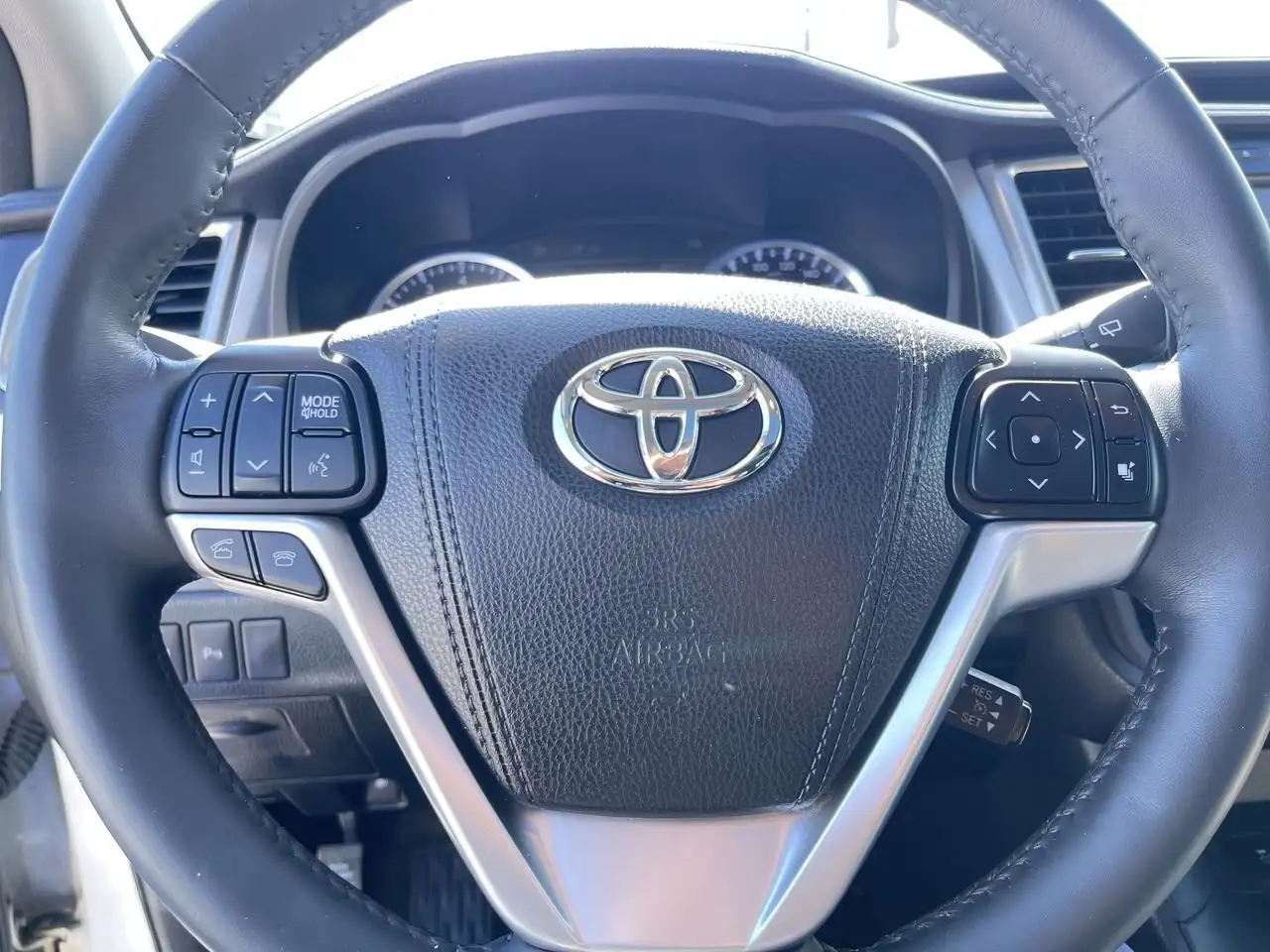 Toyota Highlander снимка Toyota Highlander
