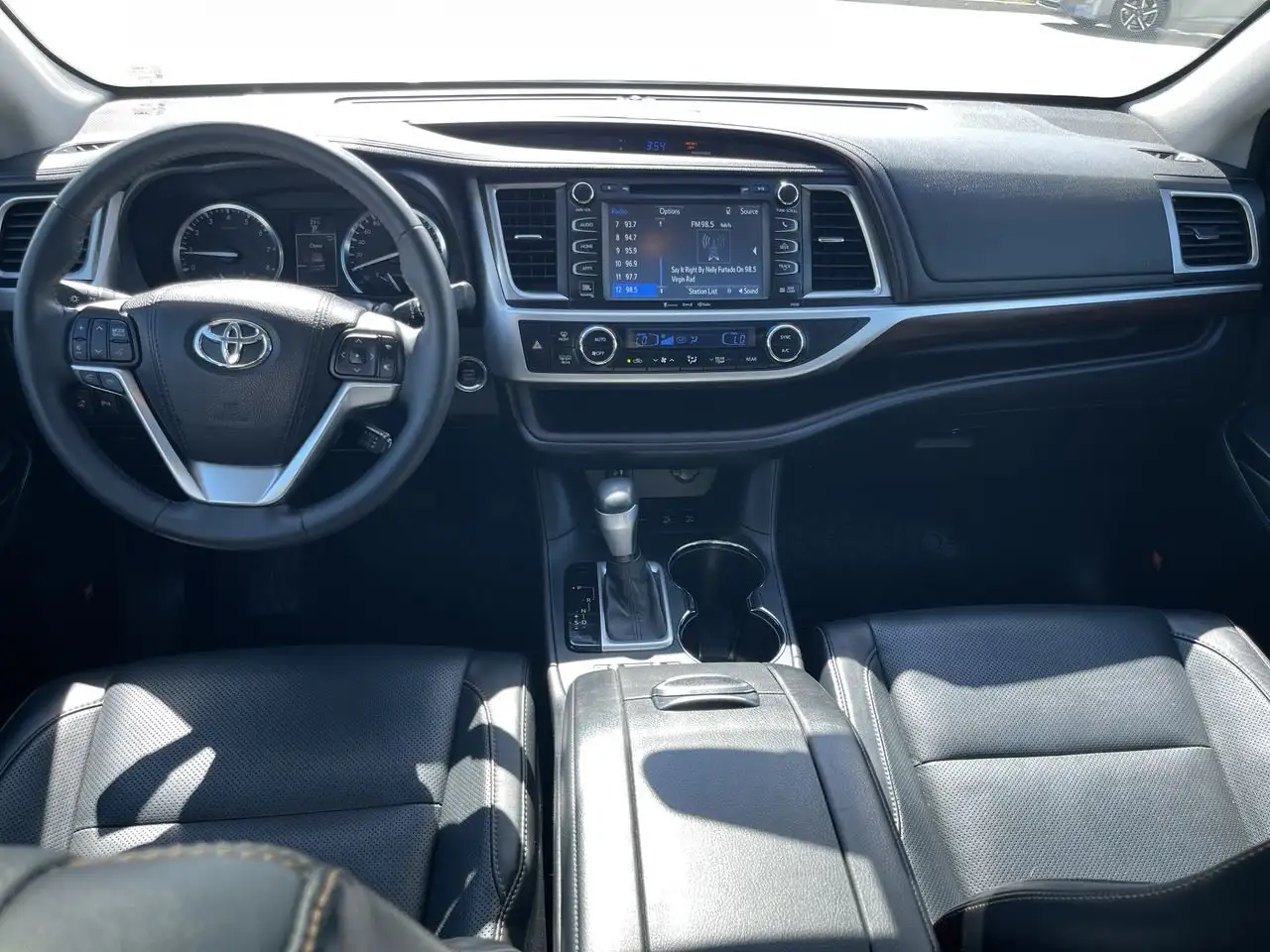 Toyota Highlander снимка Toyota Highlander