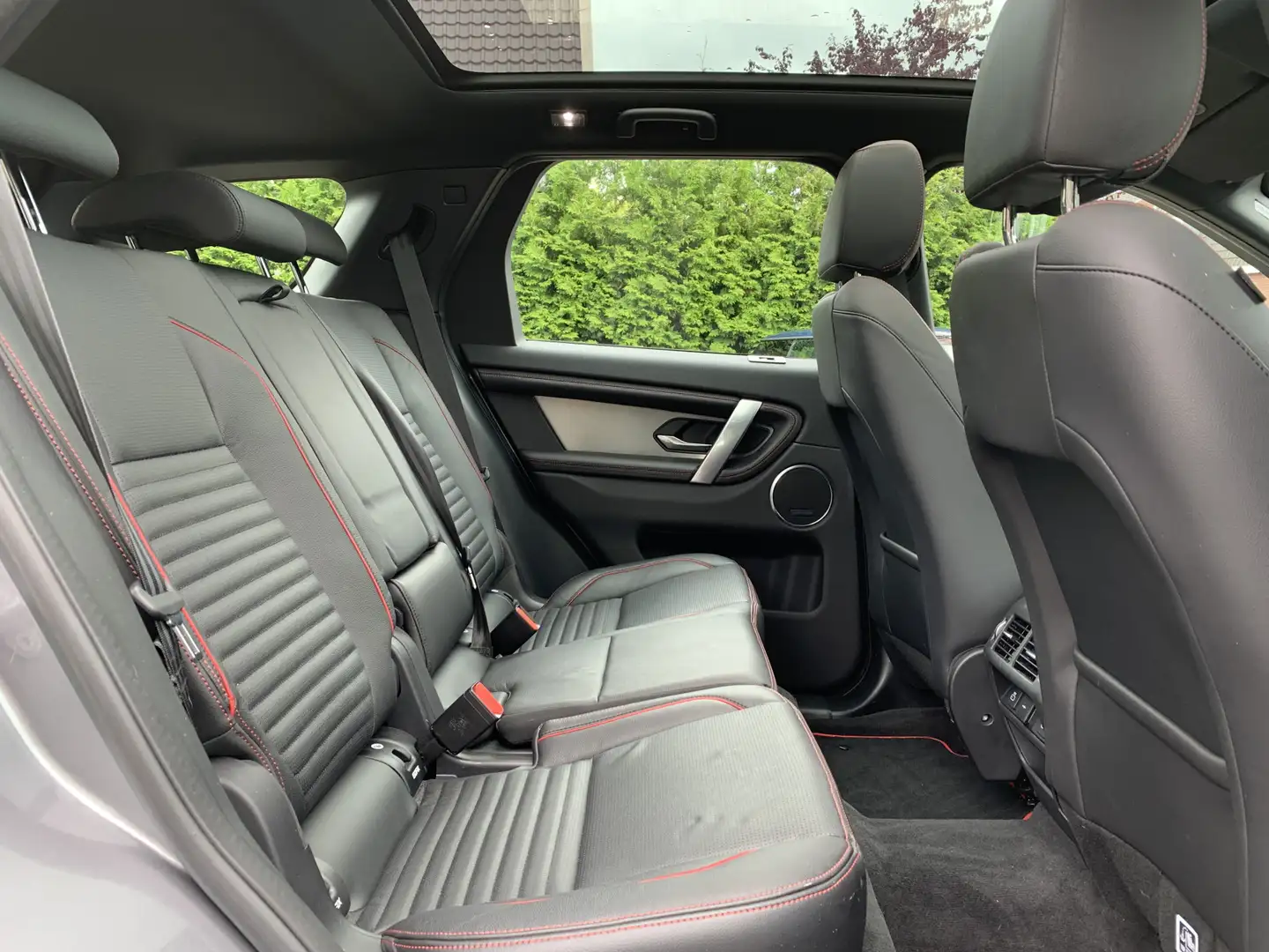 Land Rover Discovery Sport P300e 1.5 R-Dynamic HSE, Top uitvoering! Grijs - 2