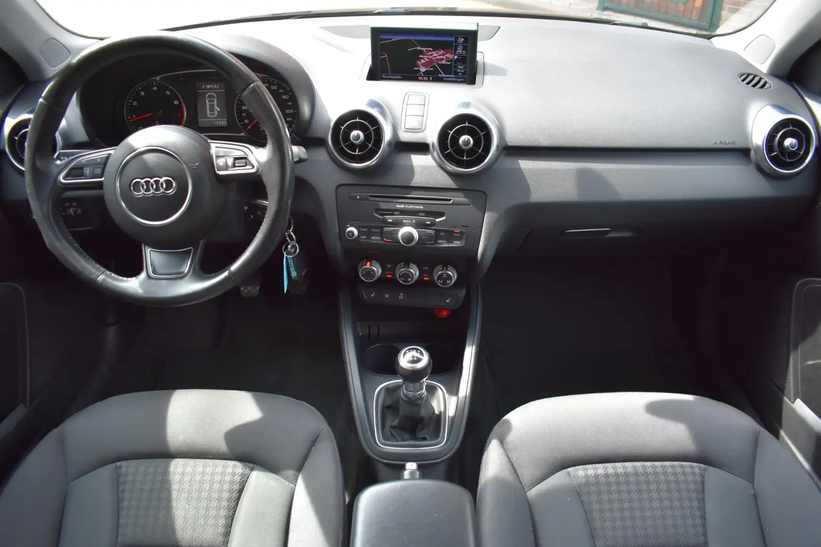 Audi A1 Sportback 1.2 TFSI Ambition Pro Line Business '13 Zwart - 2