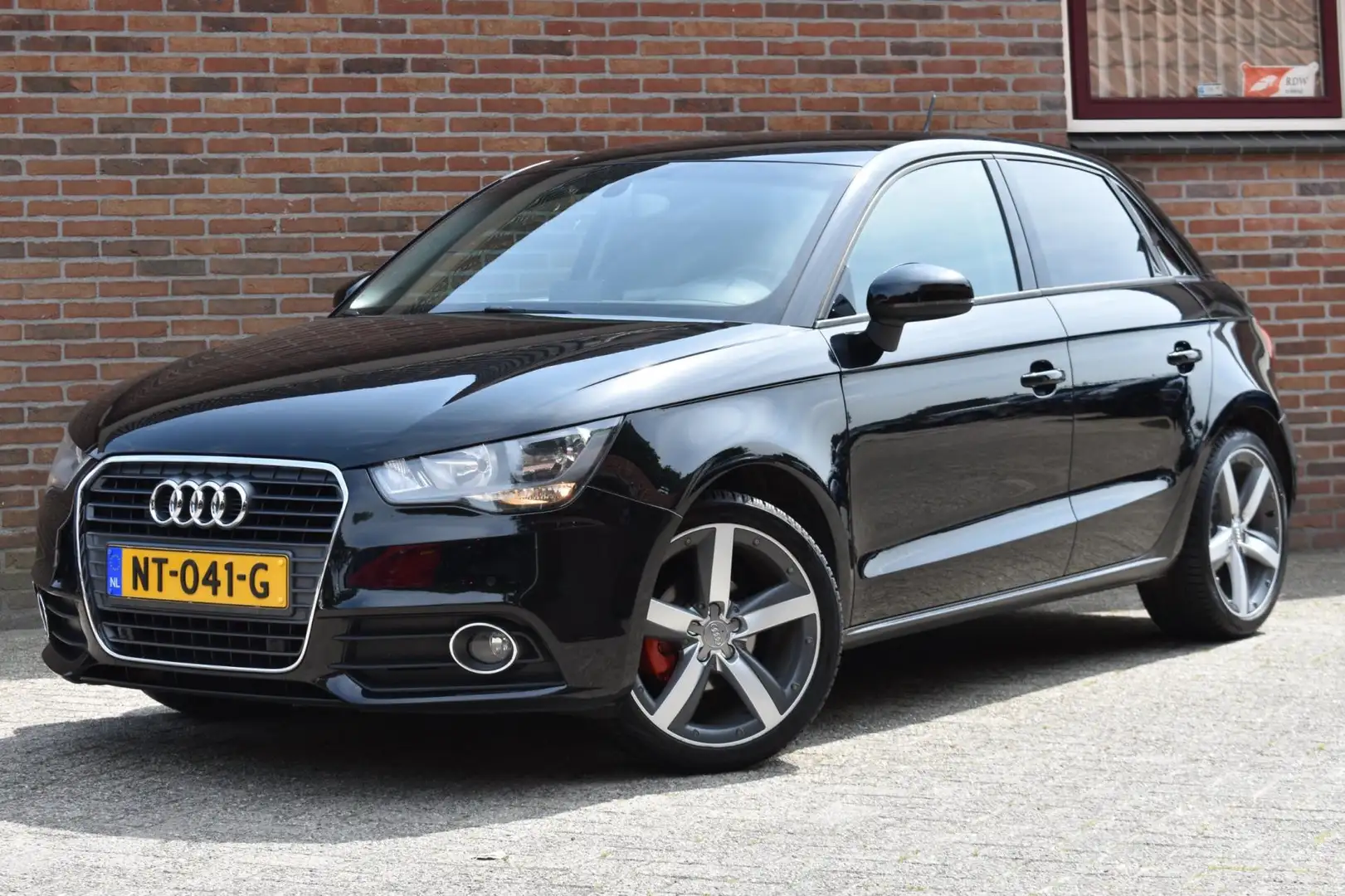 Audi A1 Sportback 1.2 TFSI Ambition Pro Line Business '13 Zwart - 1