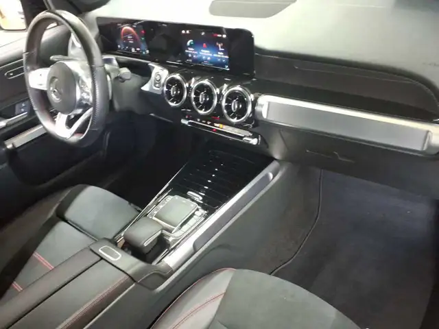 Mercedes-Benz GLB view 9
