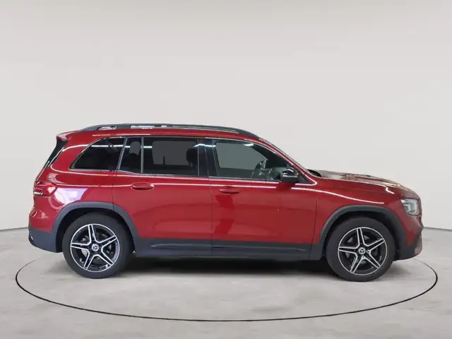 Mercedes-Benz GLB view 3