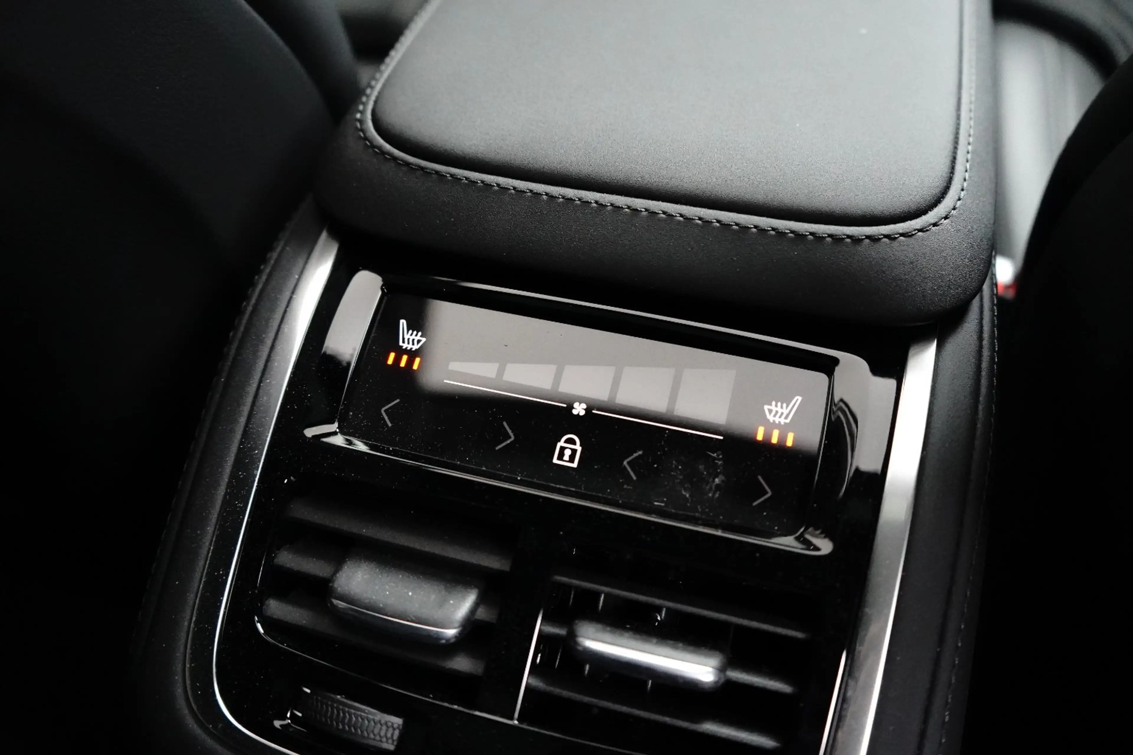 Volvo XC90 2.0 T8 Plug-in hybrid AWD Ultra Black Edition | Lu — photo 26