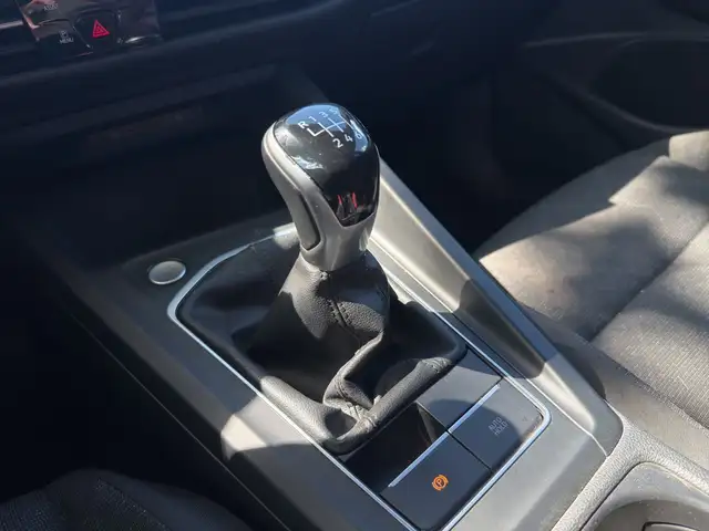 Volkswagen Golf view 11