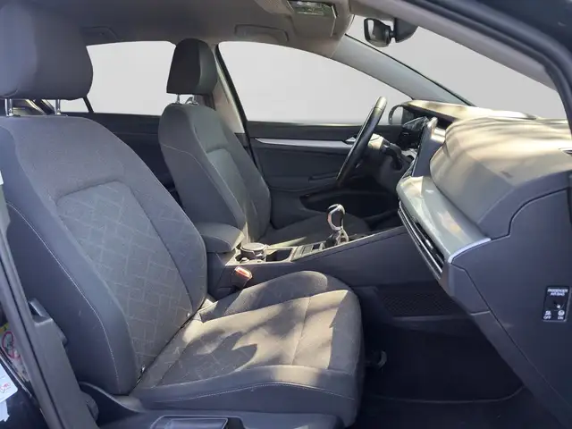 Volkswagen Golf view 4