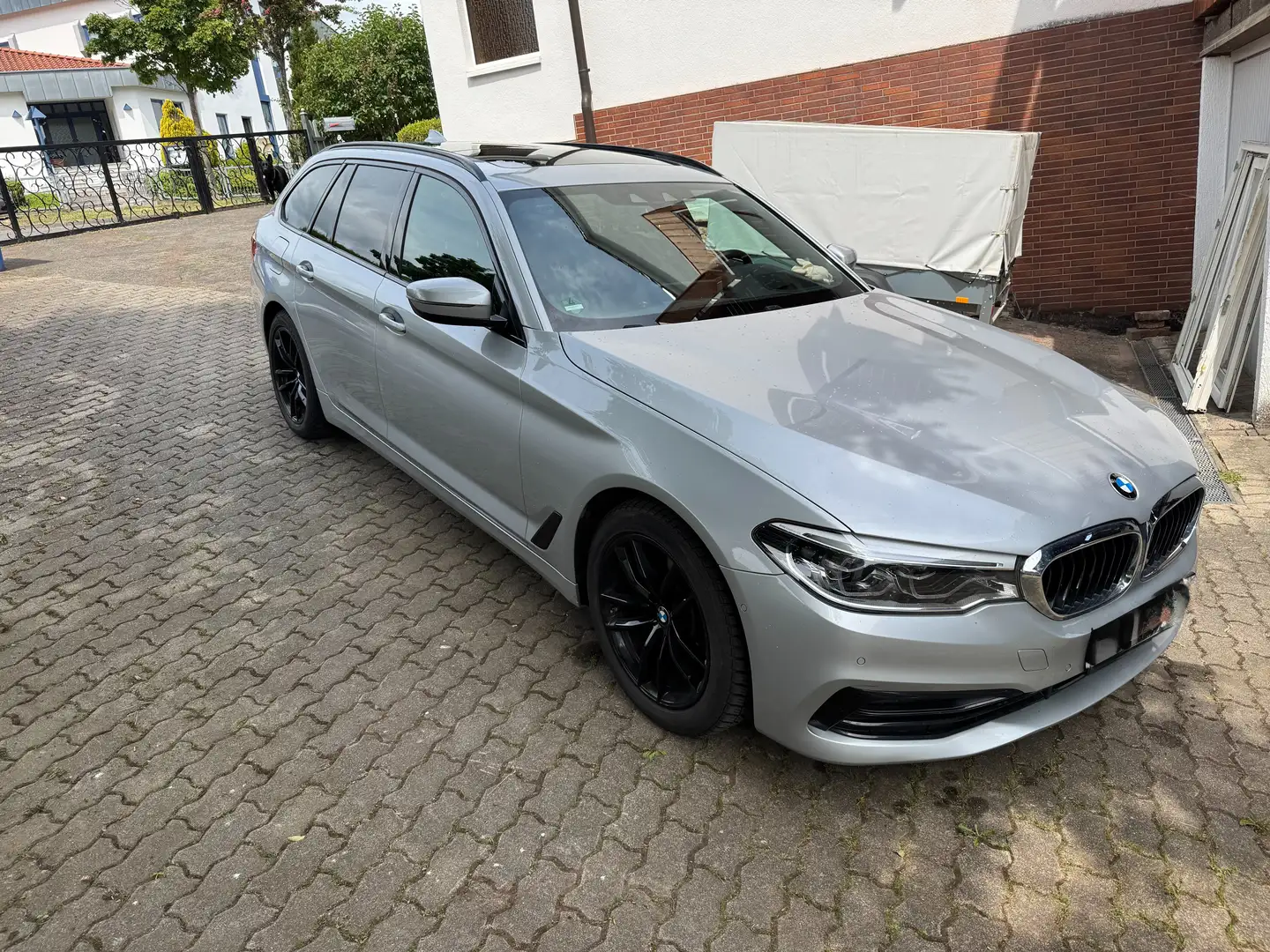 BMW 520 520d Touring Aut. Sport Line Silber - 1