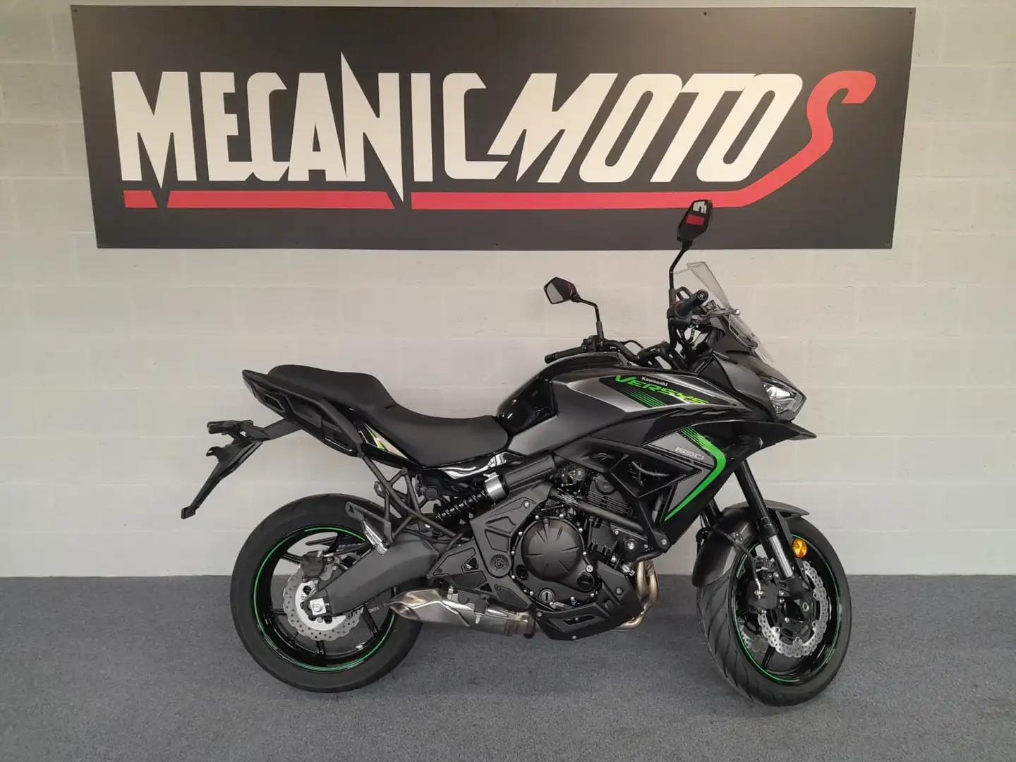 Kawasaki Versys 650 ABS E5+ 2025 FULL BLACK Zwart - 1