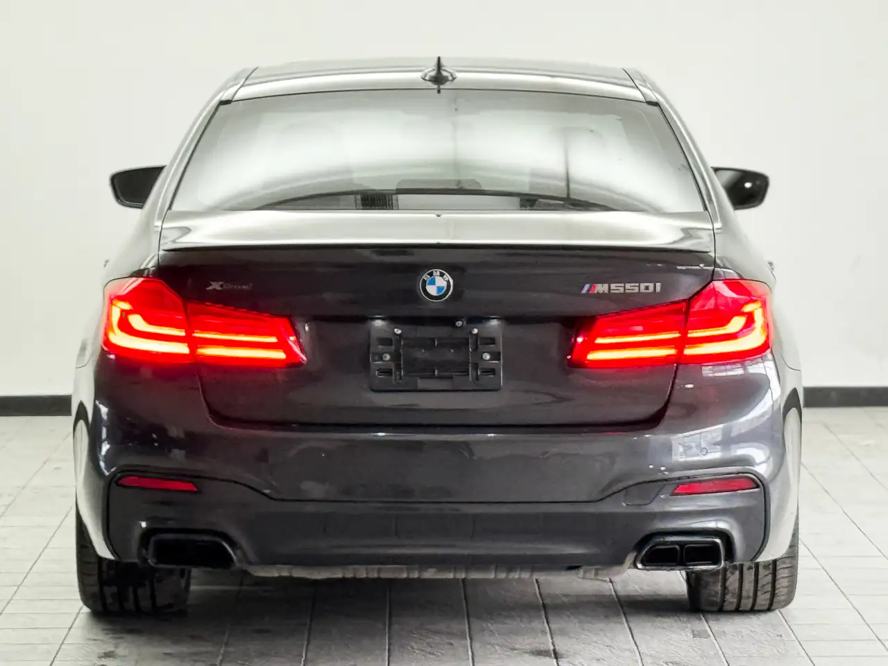 BMW 5 Series снимка BMW 5 Series
