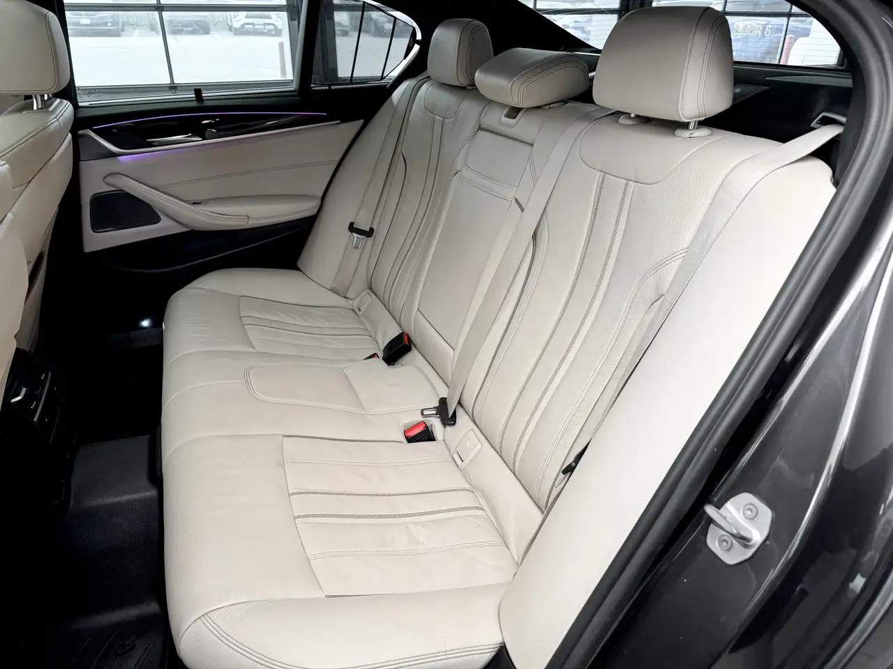 BMW 5 Series снимка BMW 5 Series