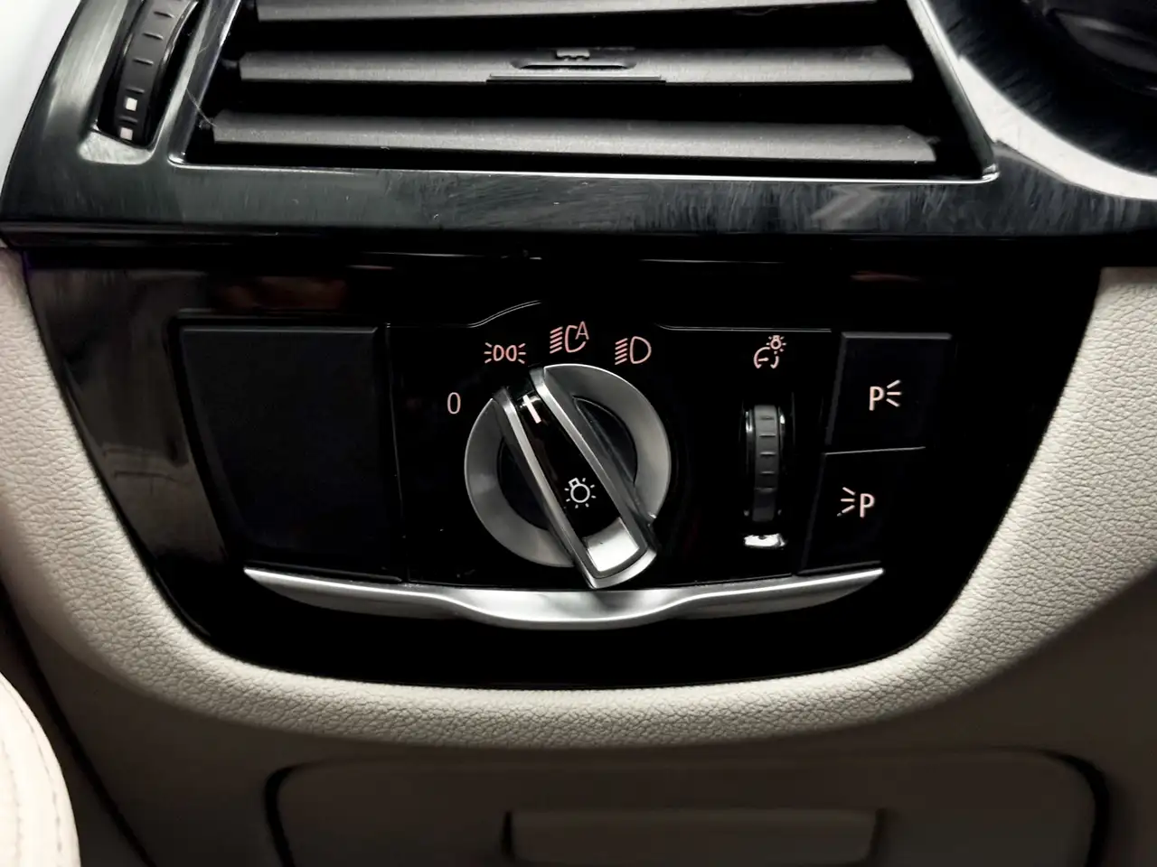 BMW 5 Series снимка BMW 5 Series