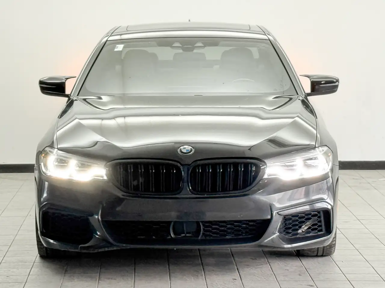BMW 5 Series снимка BMW 5 Series