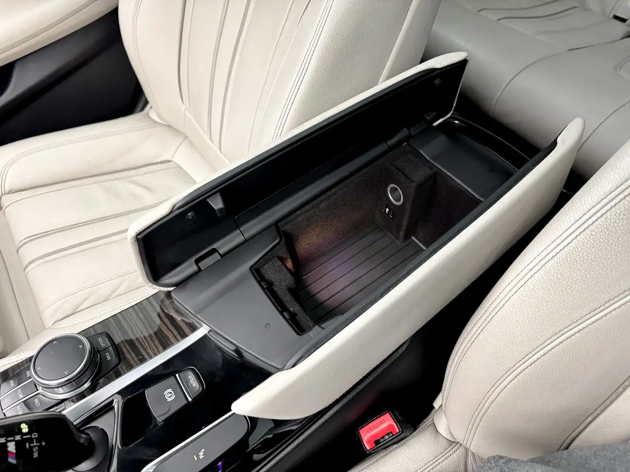 BMW 5 Series снимка BMW 5 Series
