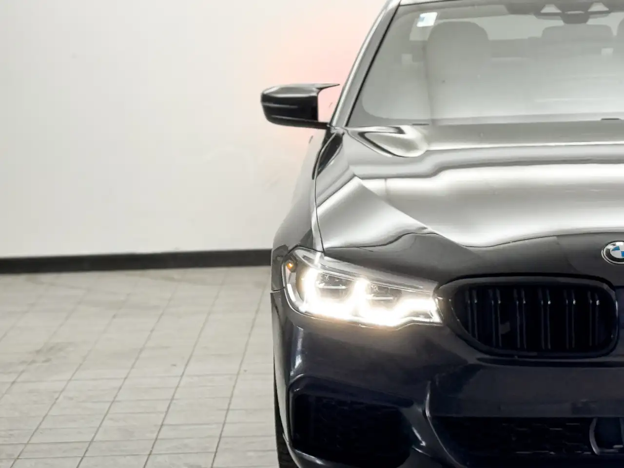 BMW 5 Series снимка BMW 5 Series