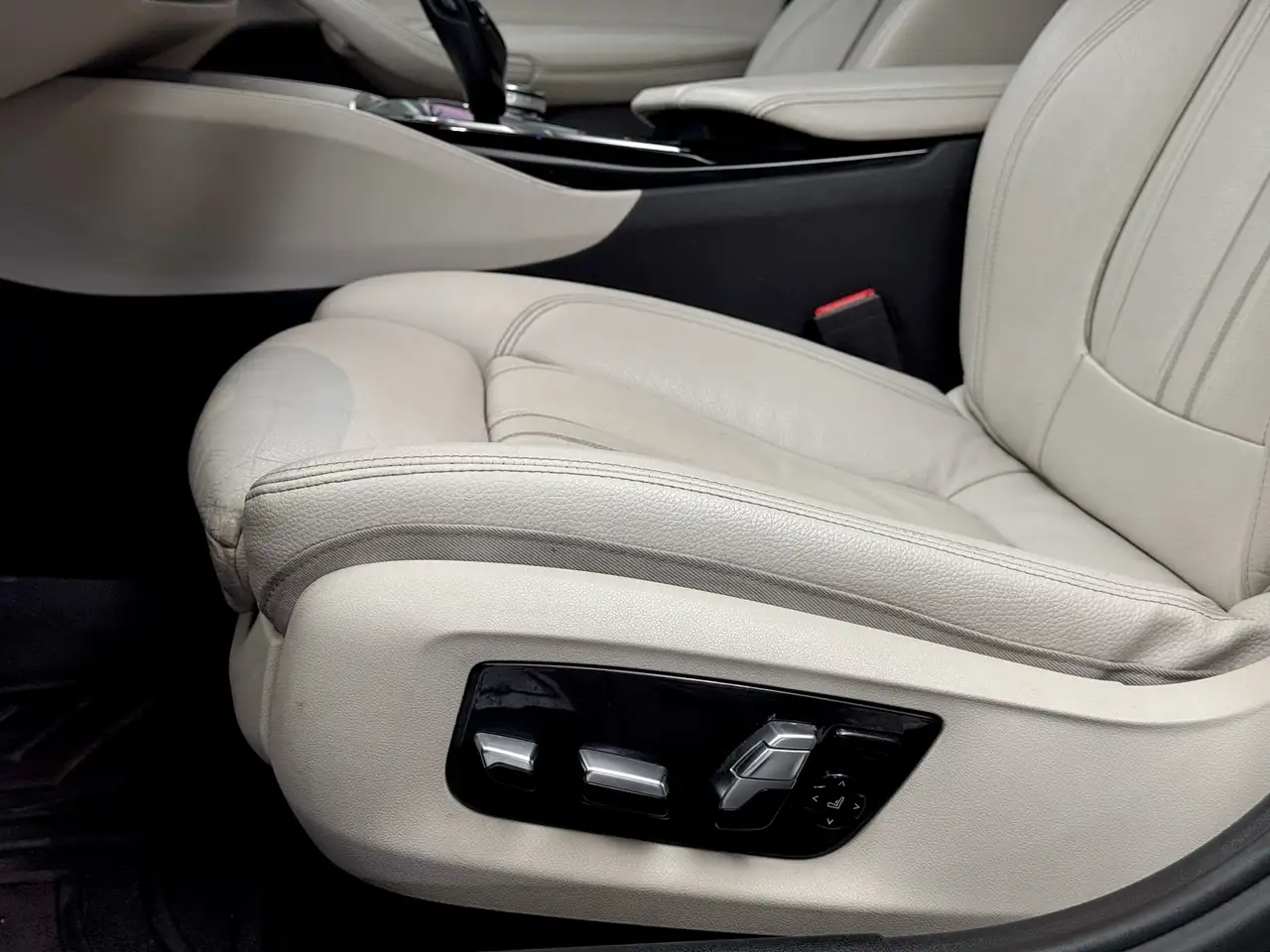 BMW 5 Series снимка BMW 5 Series