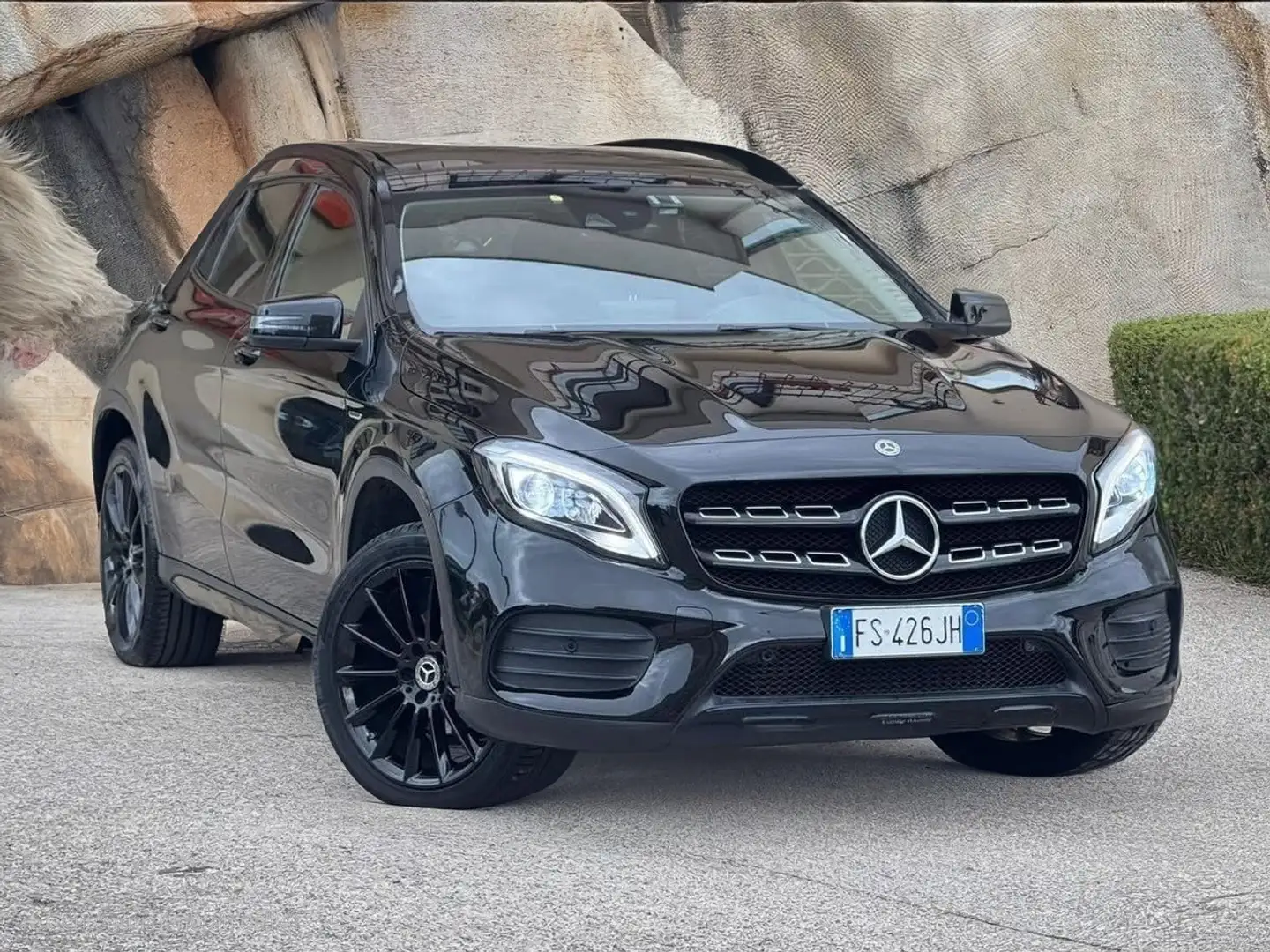 Mercedes-Benz GLA 200 d Night Edition 4matic auto Negro - 2