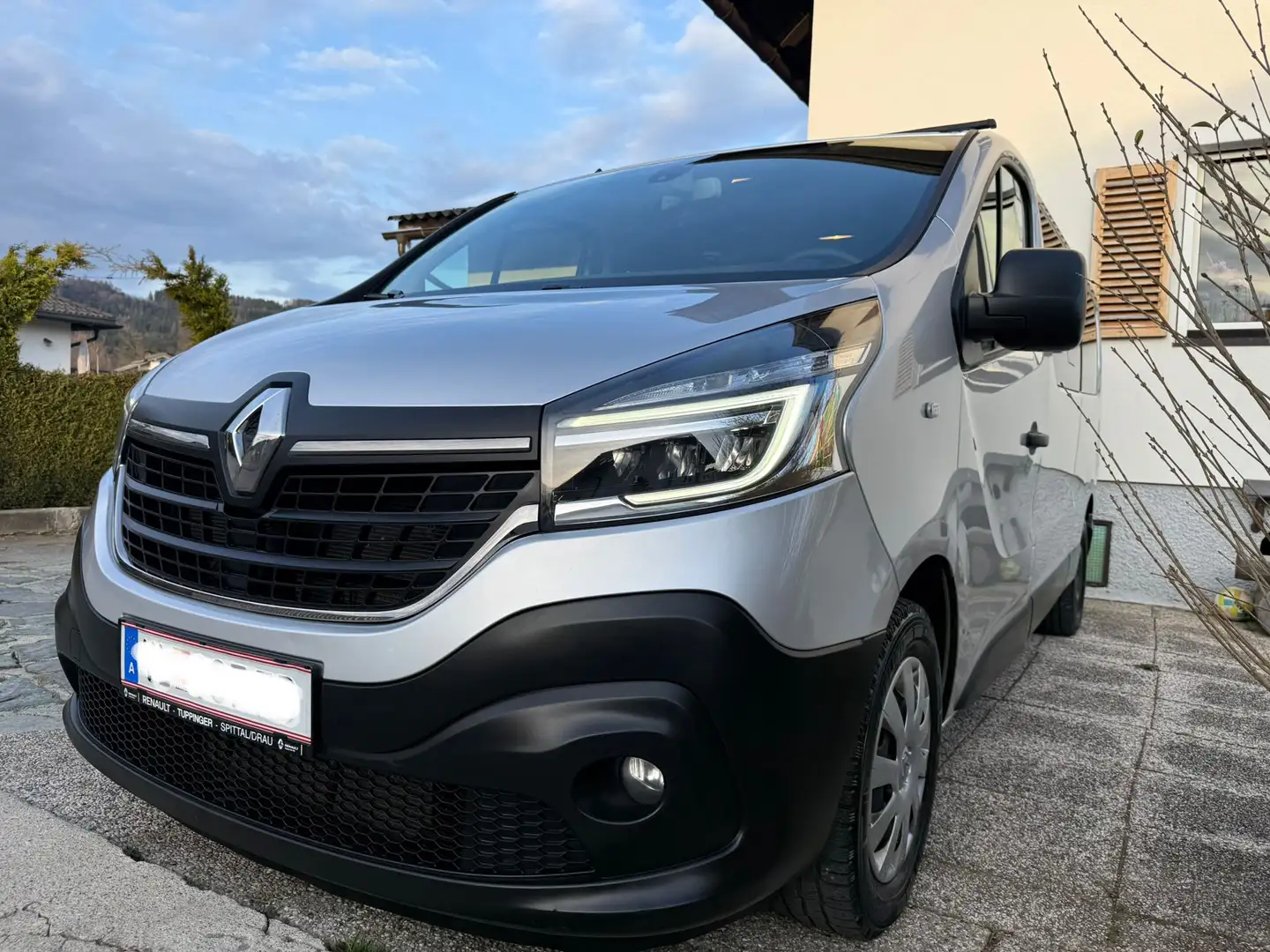 Renault Trafic Trafic Gen. Expr. L1H1 2,5 dCi DPF Expression Grau - 1