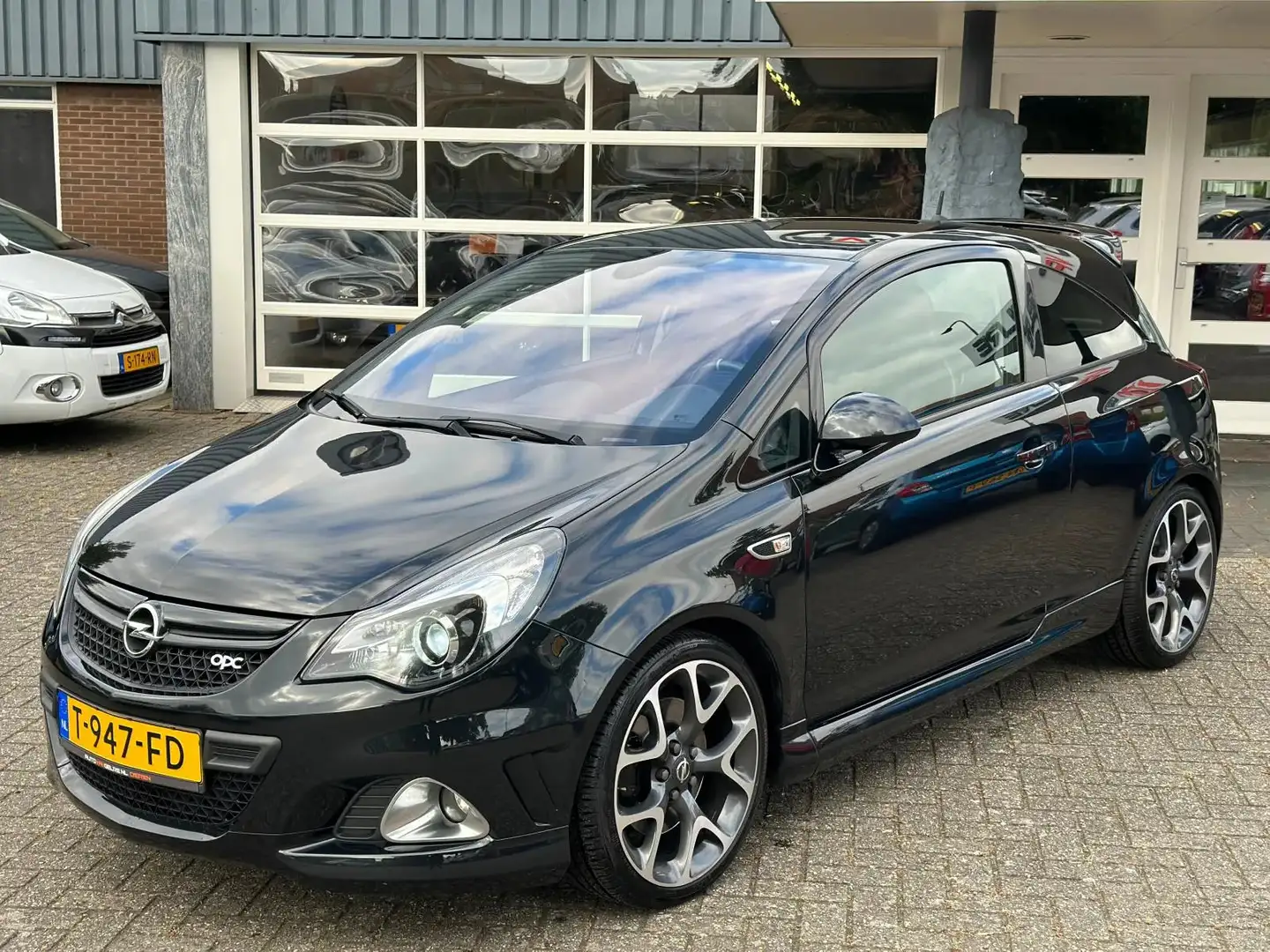 Opel Corsa 1.6-16V Turbo OPC 192PK *Dealer Ond*Xenon*Recaro L Zwart - 2