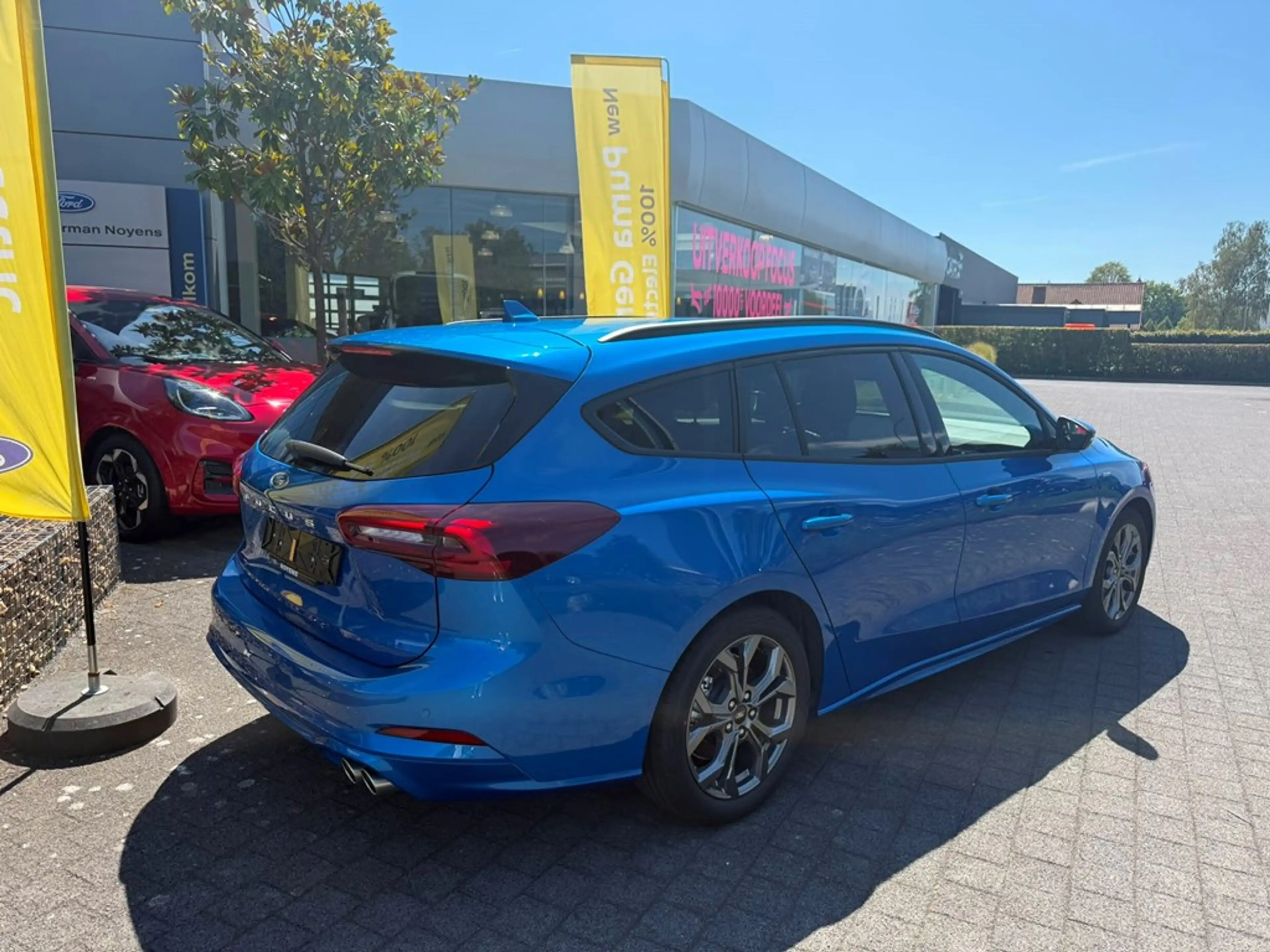 Ford Focus Clipper EcoBoost mHEV ST-Line X — photo 10
