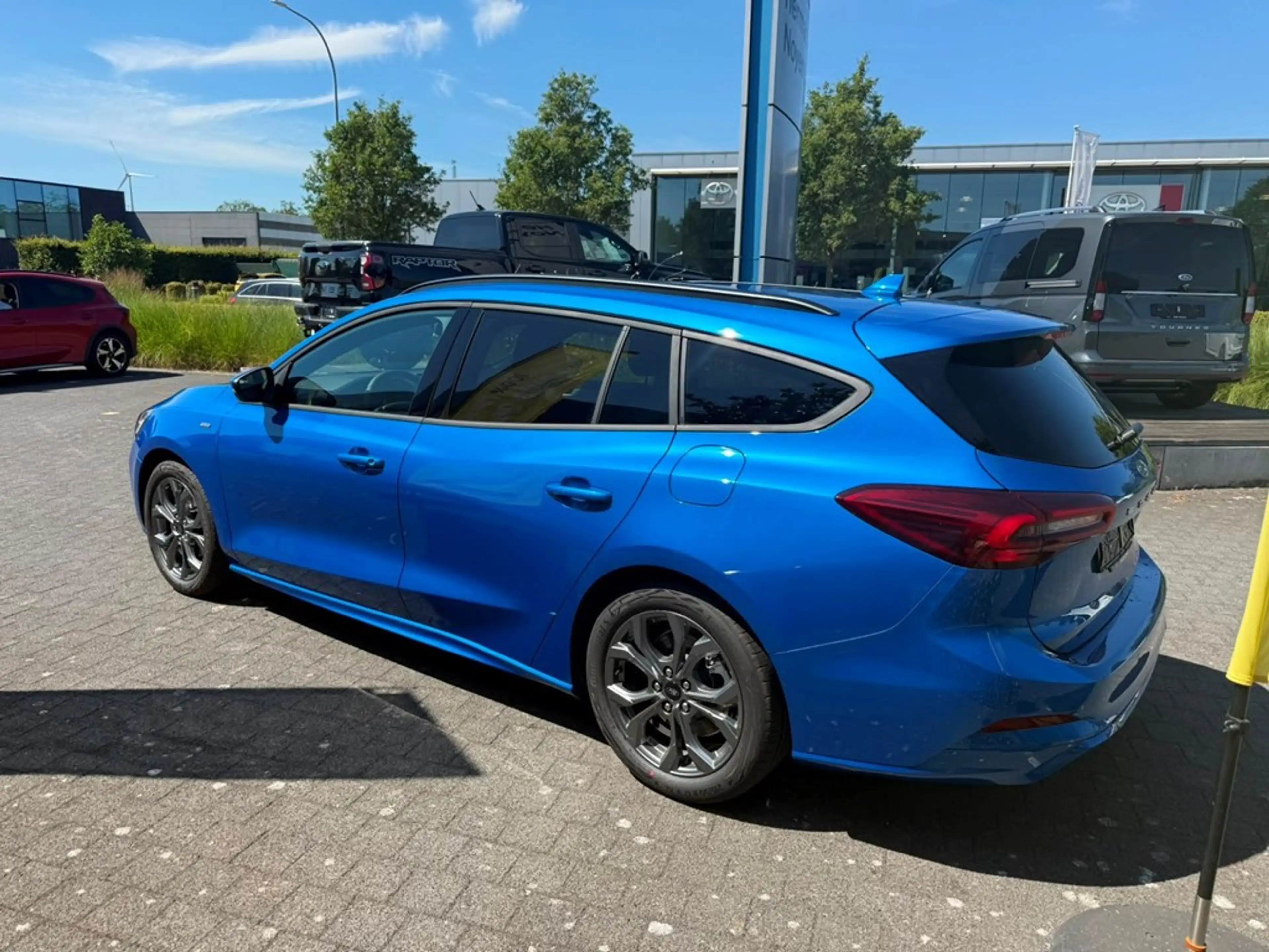 Ford Focus Clipper EcoBoost mHEV ST-Line X — photo 13