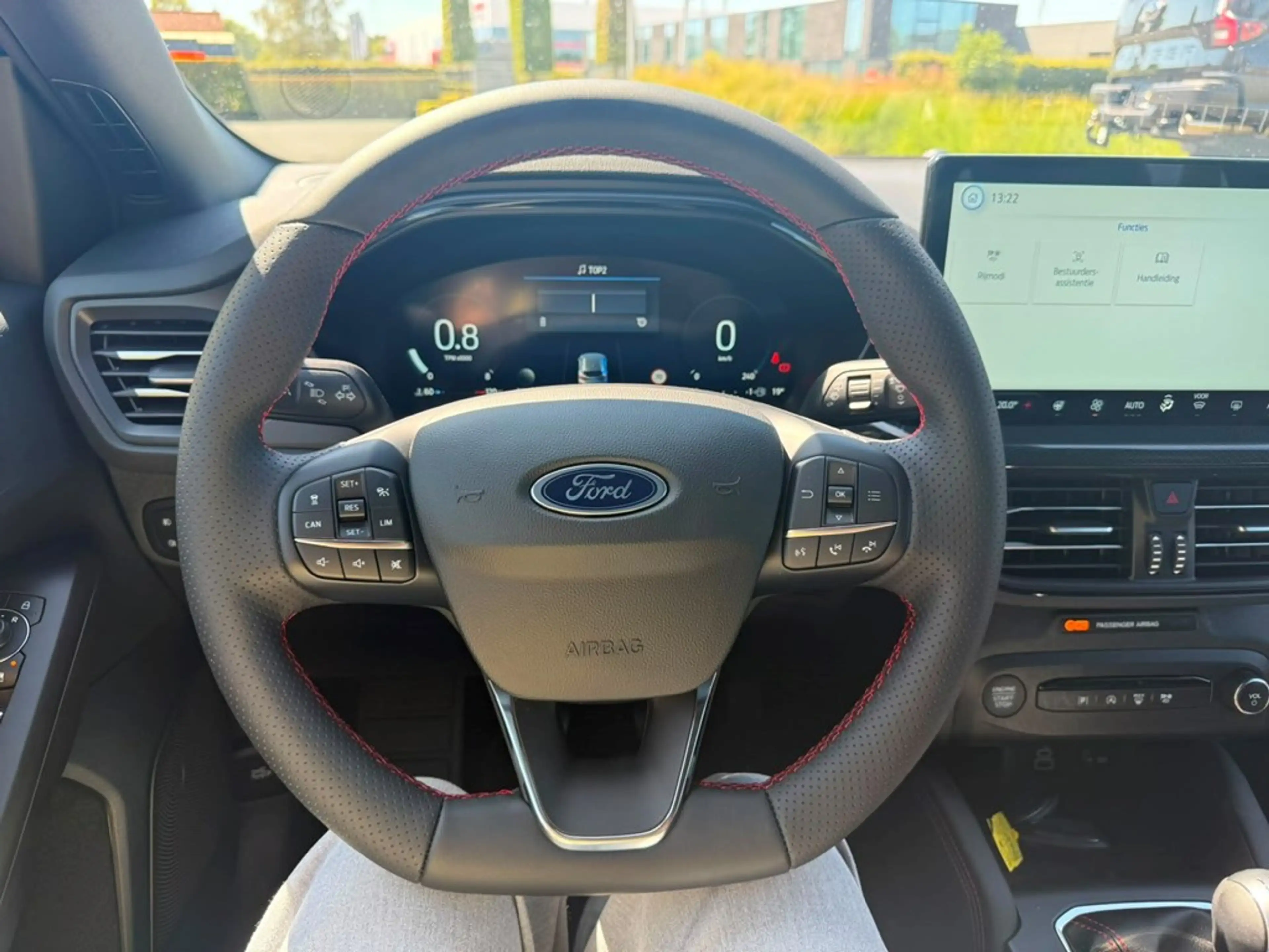 Ford Focus Clipper EcoBoost mHEV ST-Line X — photo 6