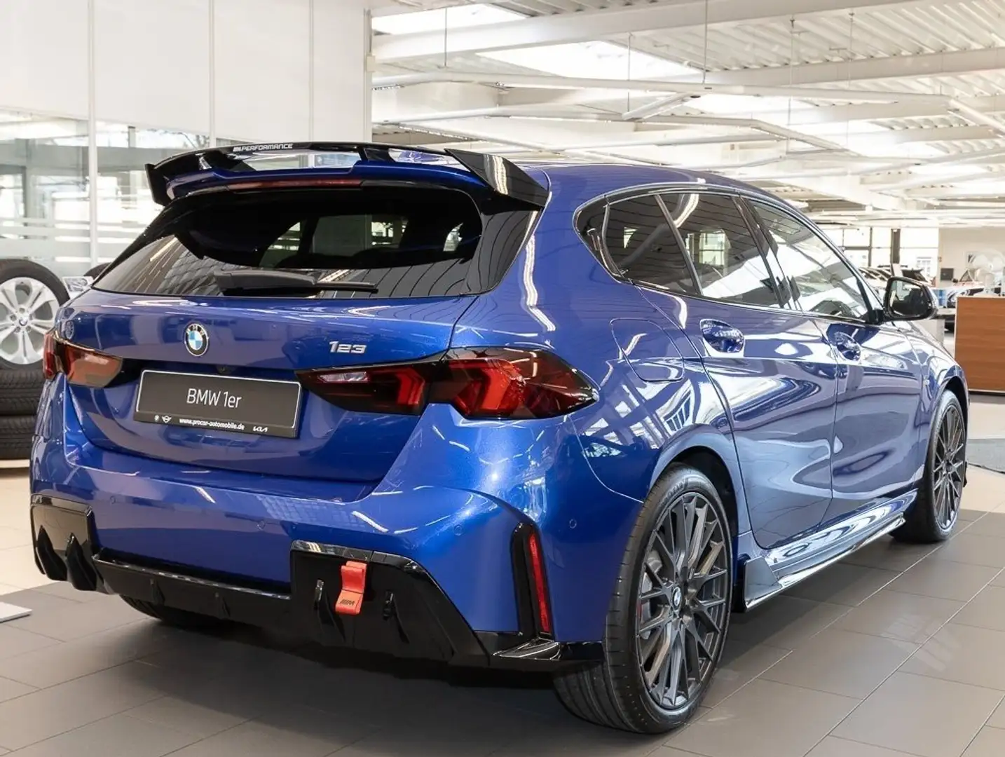 BMW 123 xDrive M Sport M Performance Umbau Blau - 2