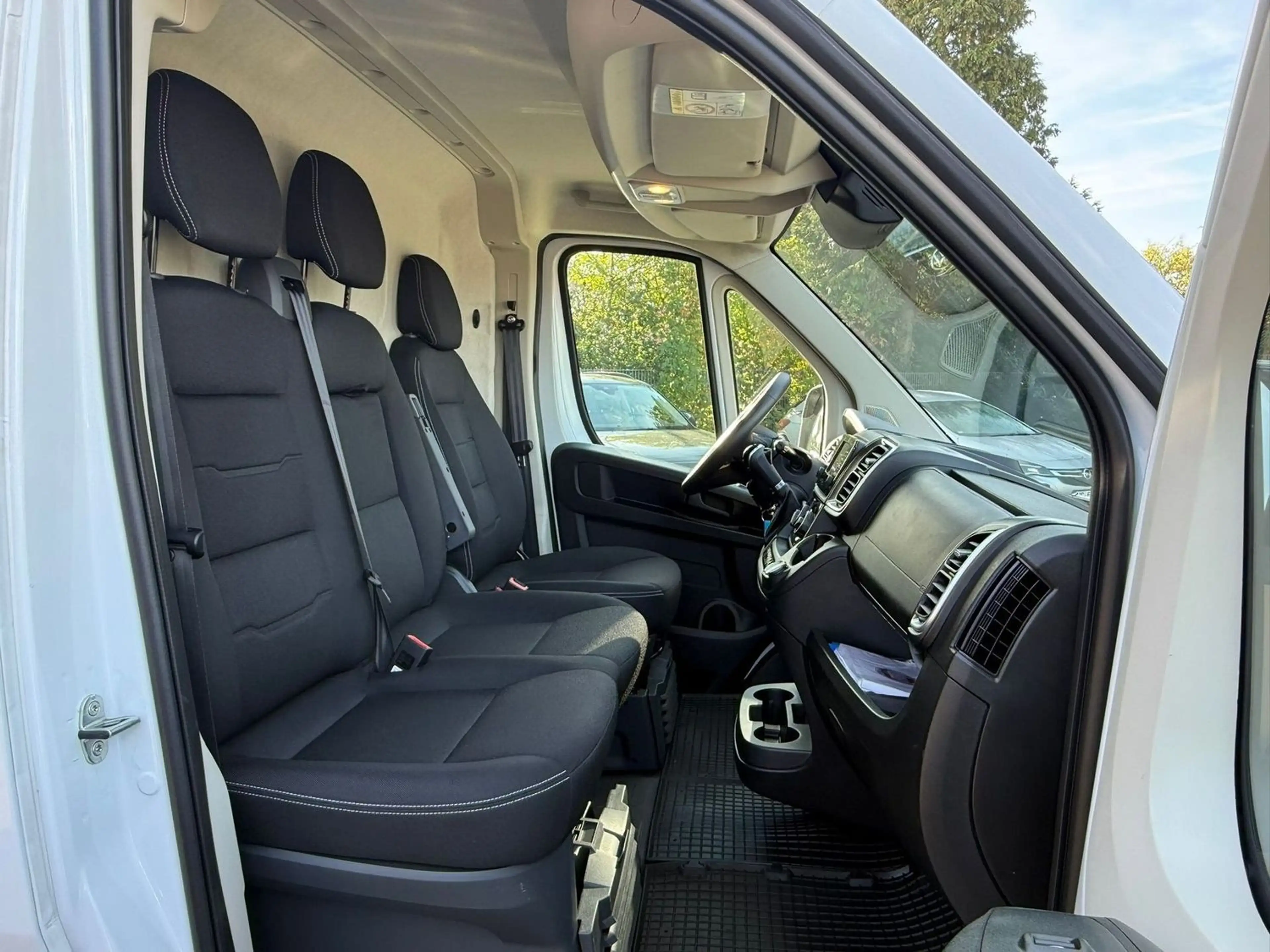 Fiat Ducato 35 L2H2 140 Multijet Automatik PDC R.Kamera Klima — photo 11