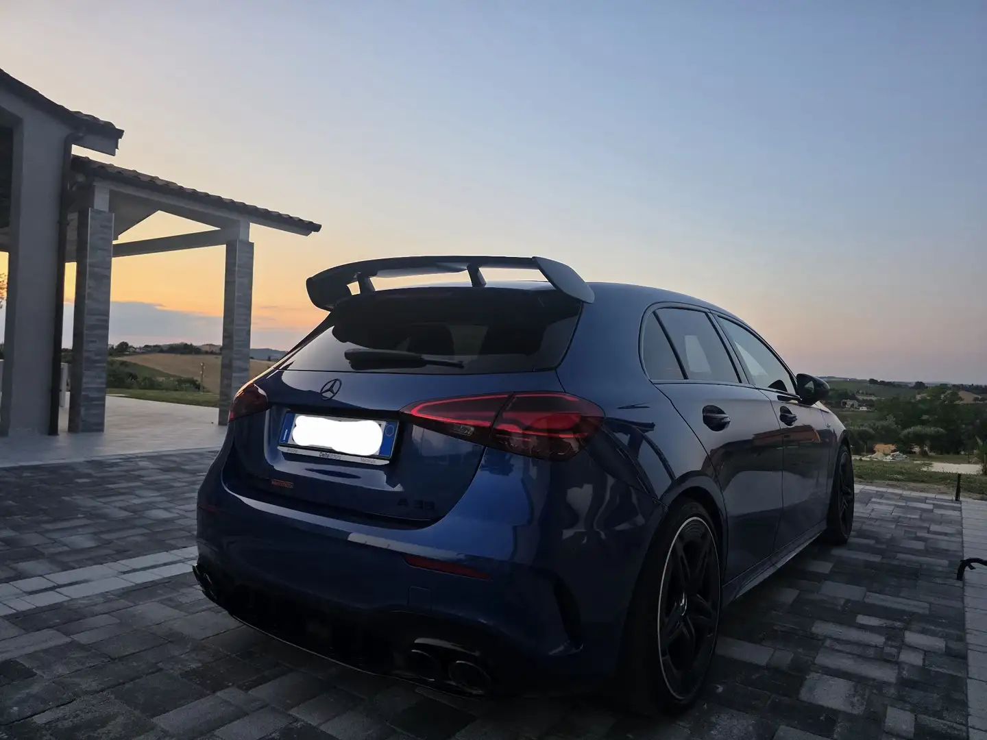Mercedes-Benz A 35 AMG Line Premium 4matic auto - 2