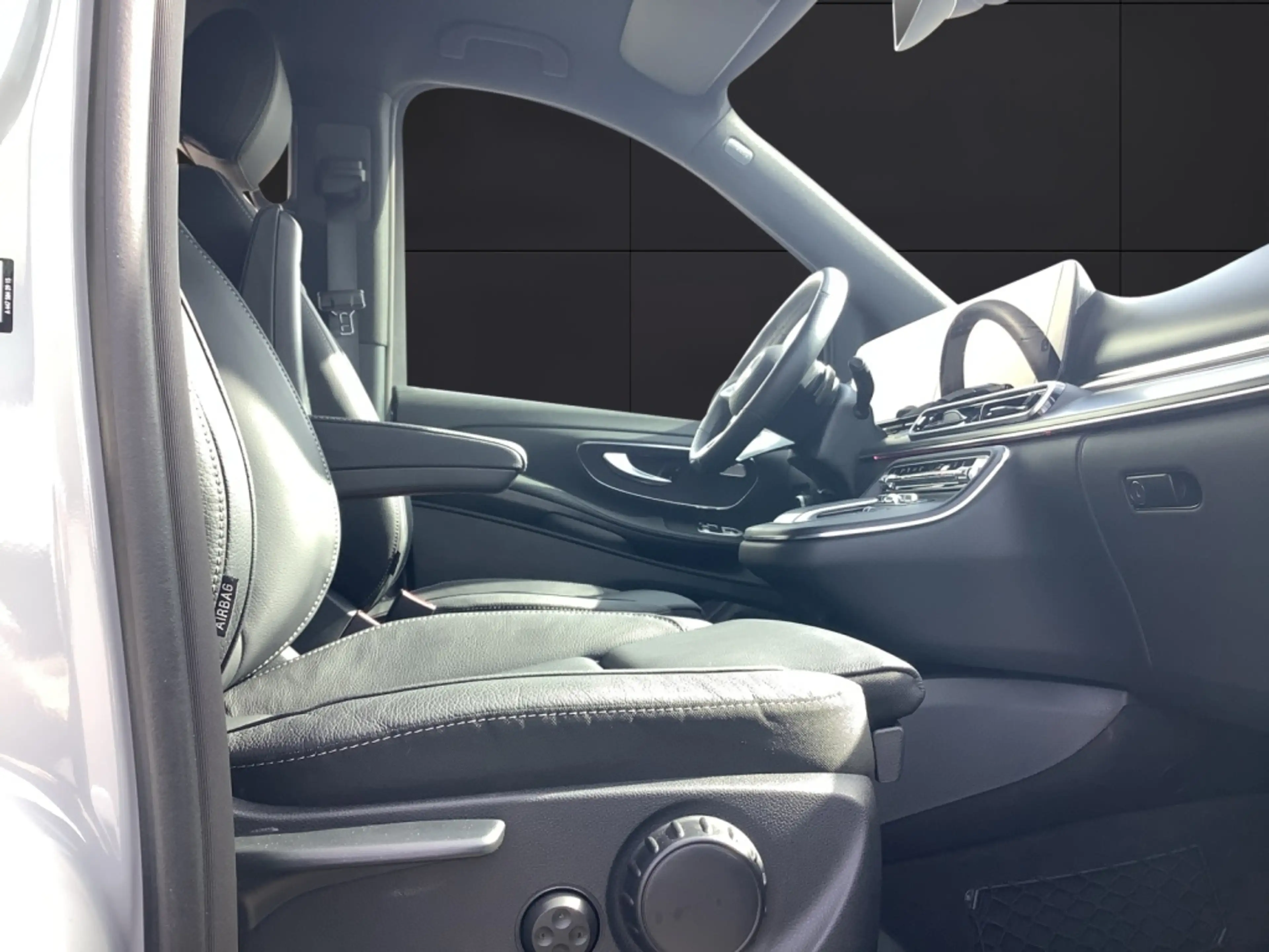 Mercedes-Benz V 300 d Avantgarde AMG 4 Matic Liege*alpingrau — photo 12