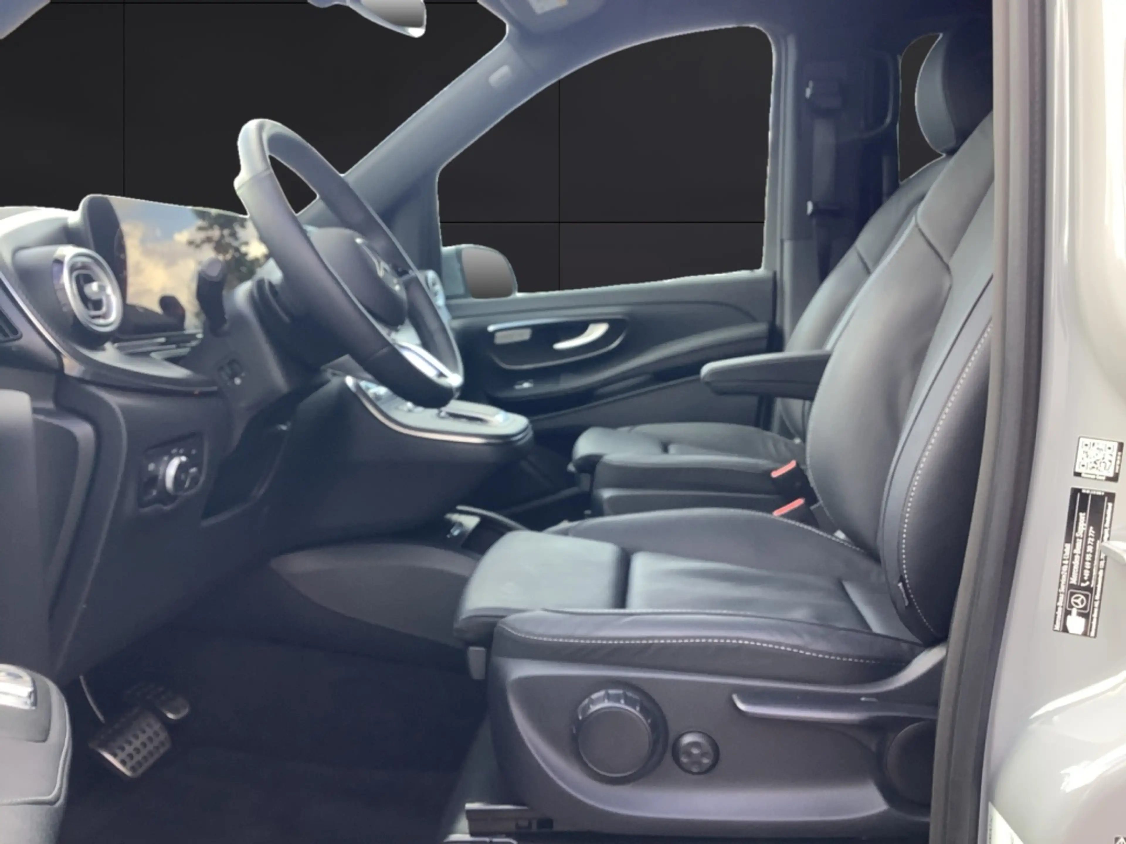Mercedes-Benz V 300 d Avantgarde AMG 4 Matic Liege*alpingrau — photo 6
