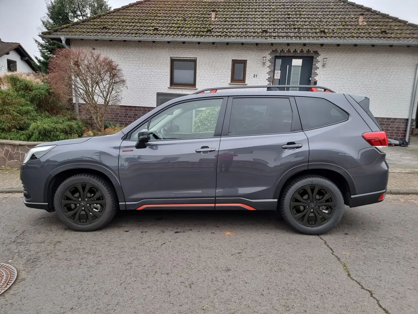 Subaru Forester Hybrid 2.0ie Edition Exclusive Cross Šedá - 1
